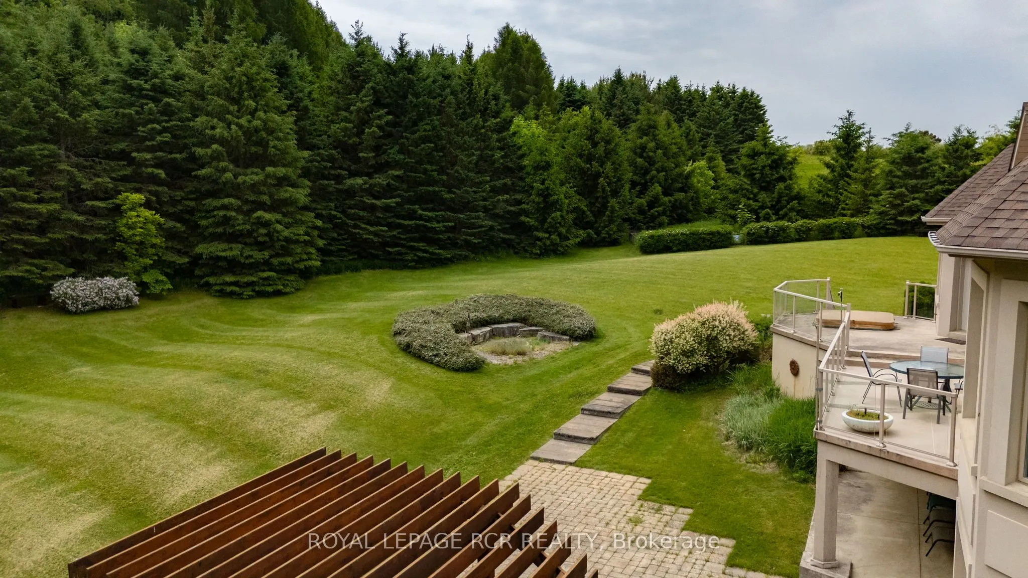 5 Woodlot Court