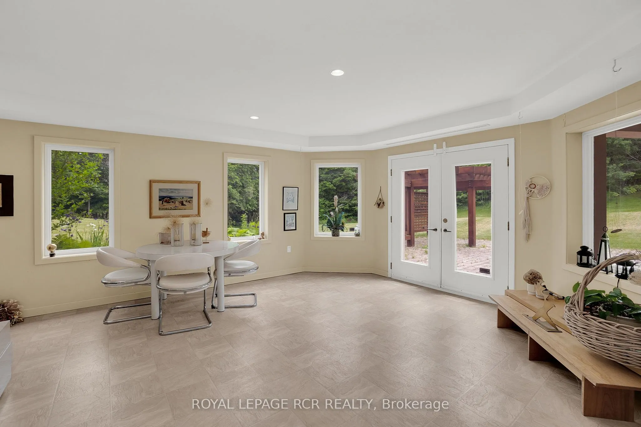 5 Woodlot Court