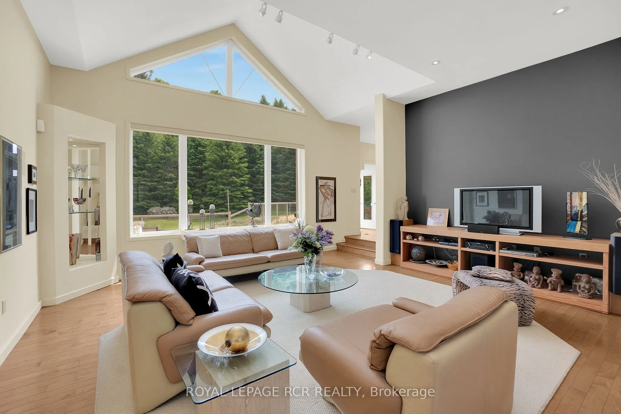 5 Woodlot Court