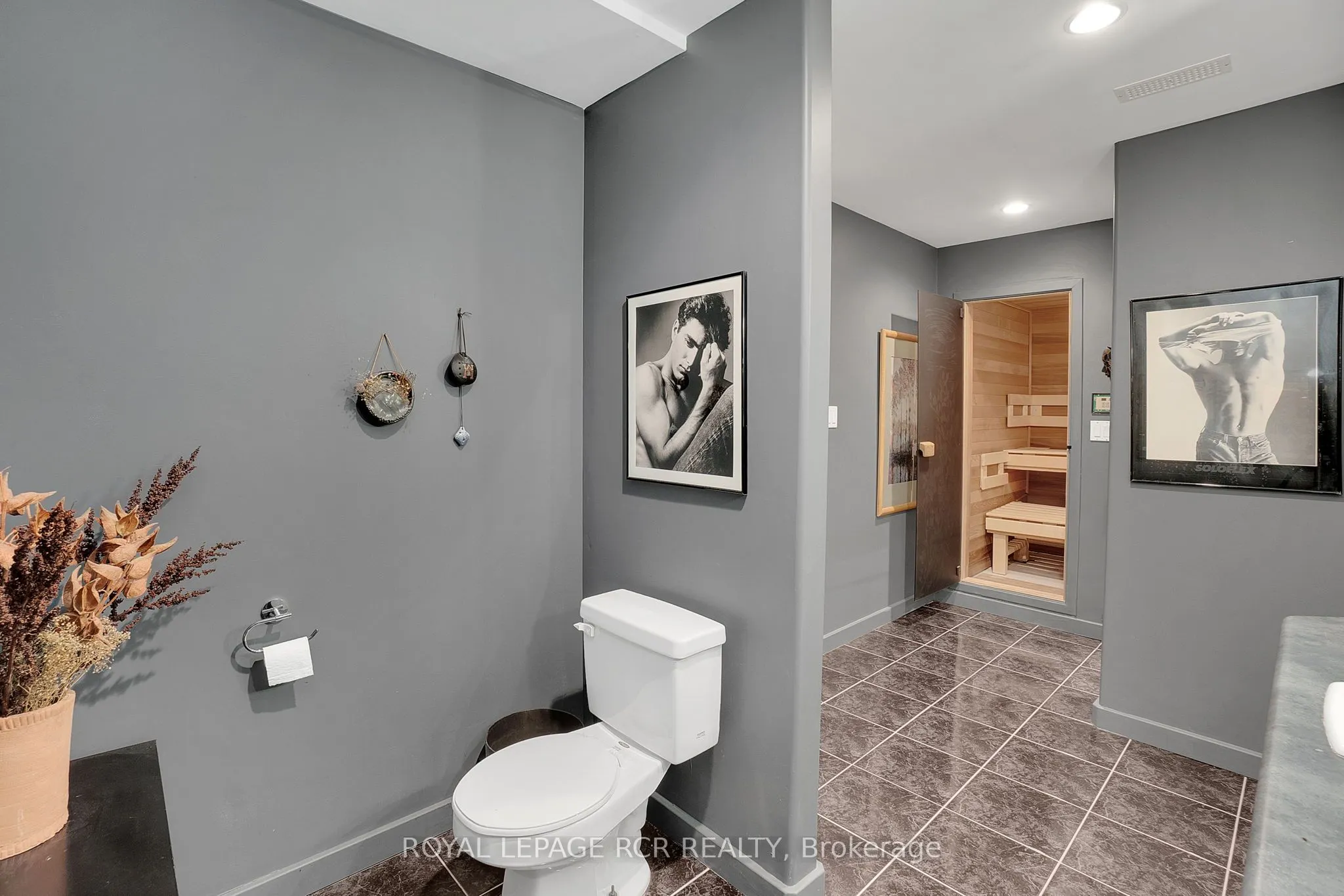5 Woodlot Court