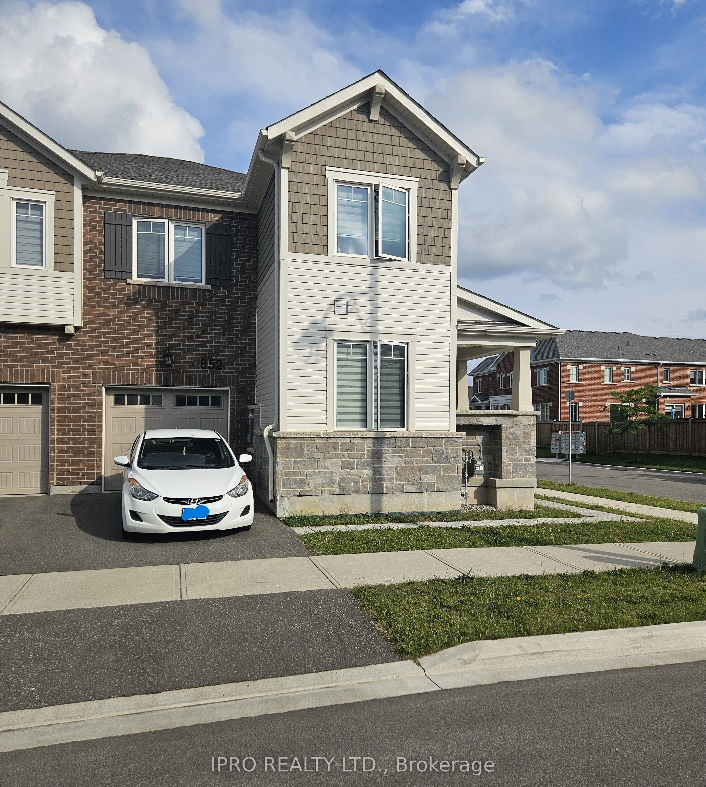 852 Aspen Terrace, #Upper