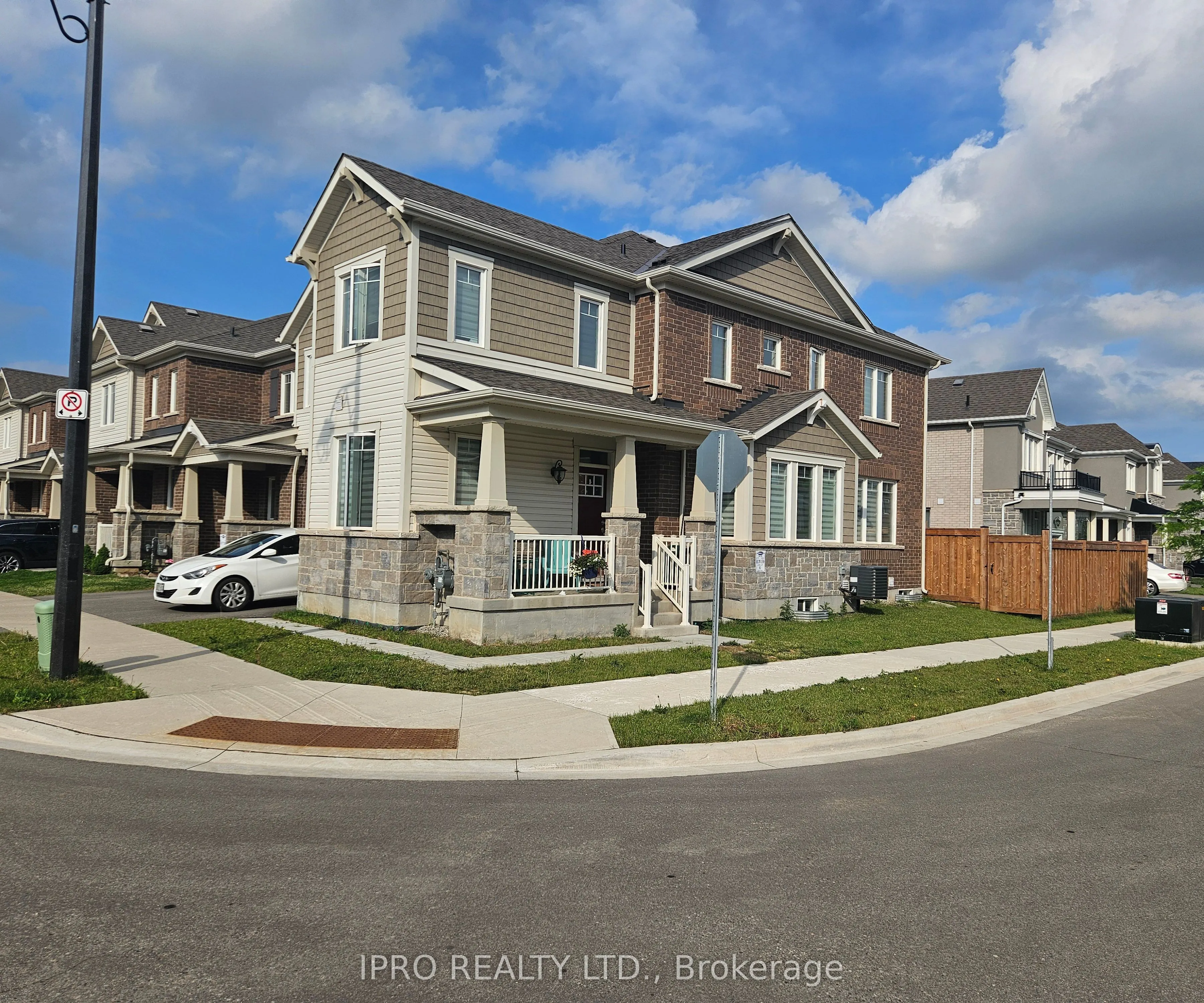 852 Aspen Terrace, #Upper