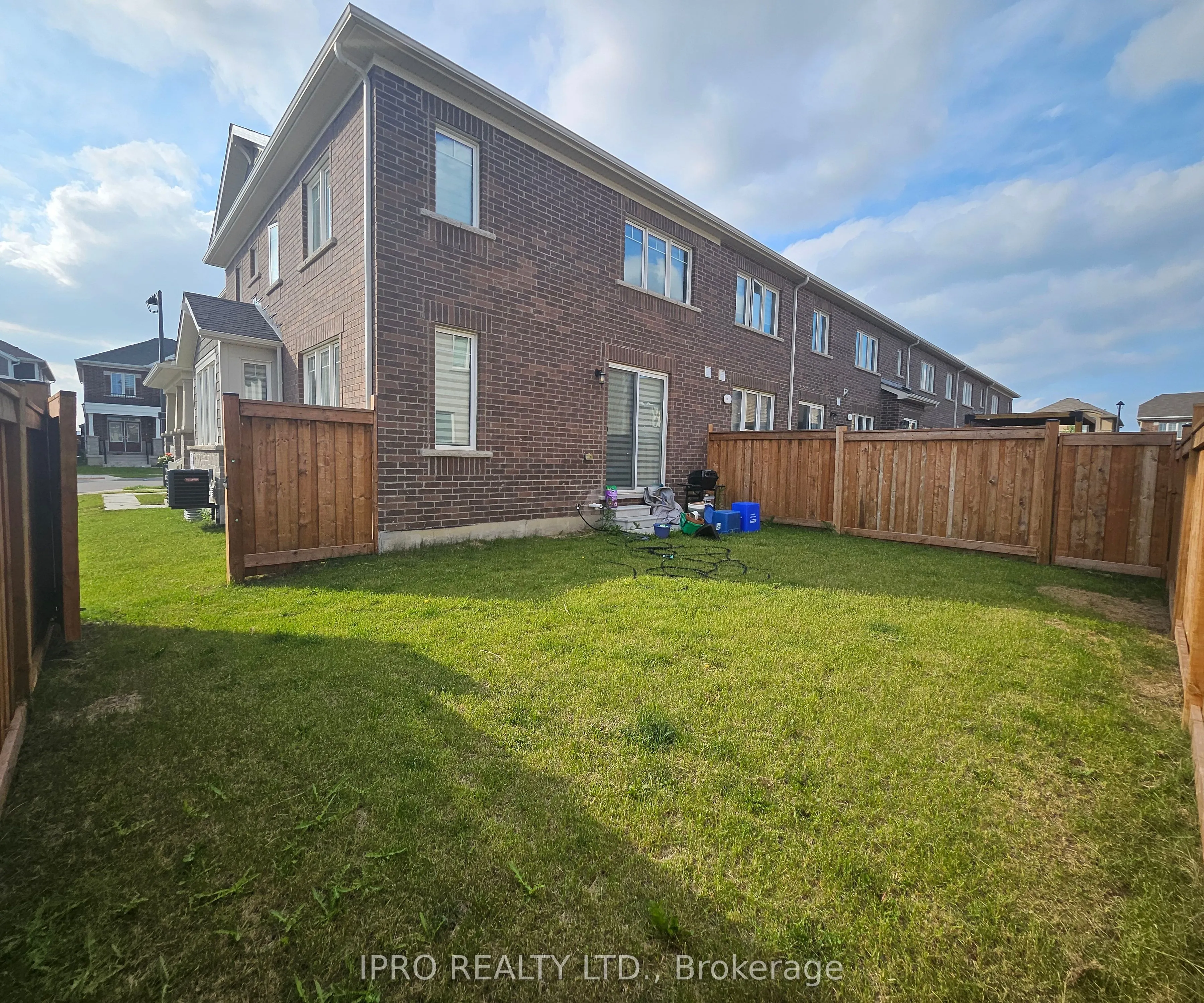 852 Aspen Terrace, #Upper
