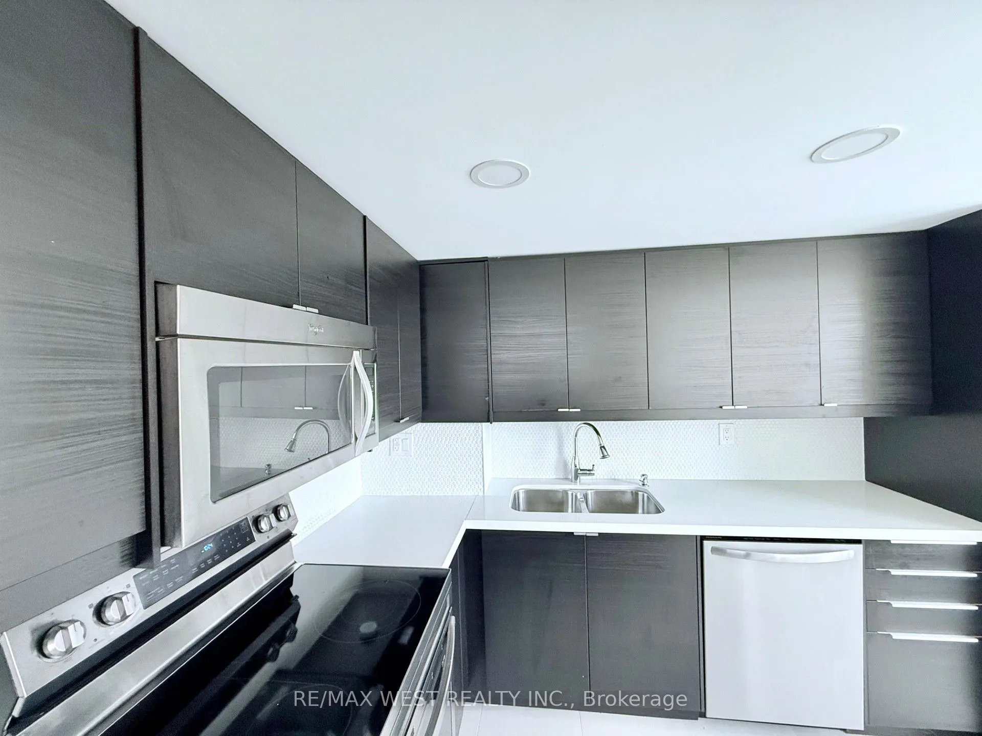 25 Fairview Road W, #UPH1