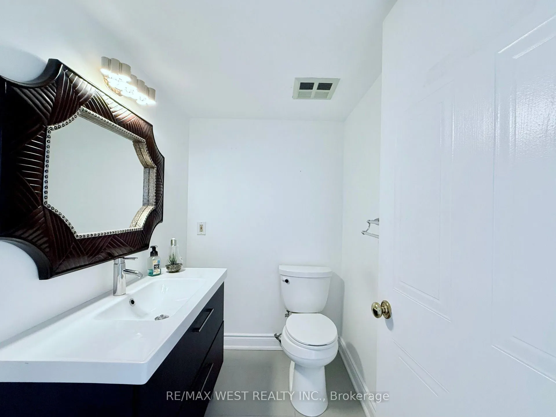 25 Fairview Road W, #UPH1
