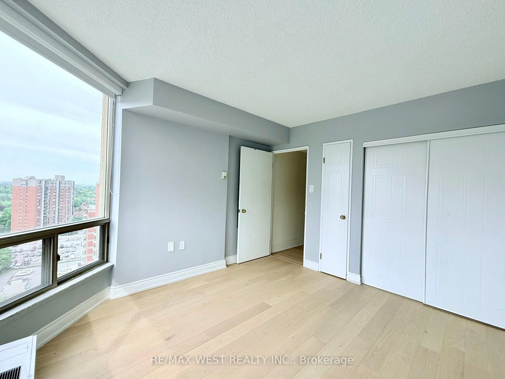 25 Fairview Road W, #UPH1