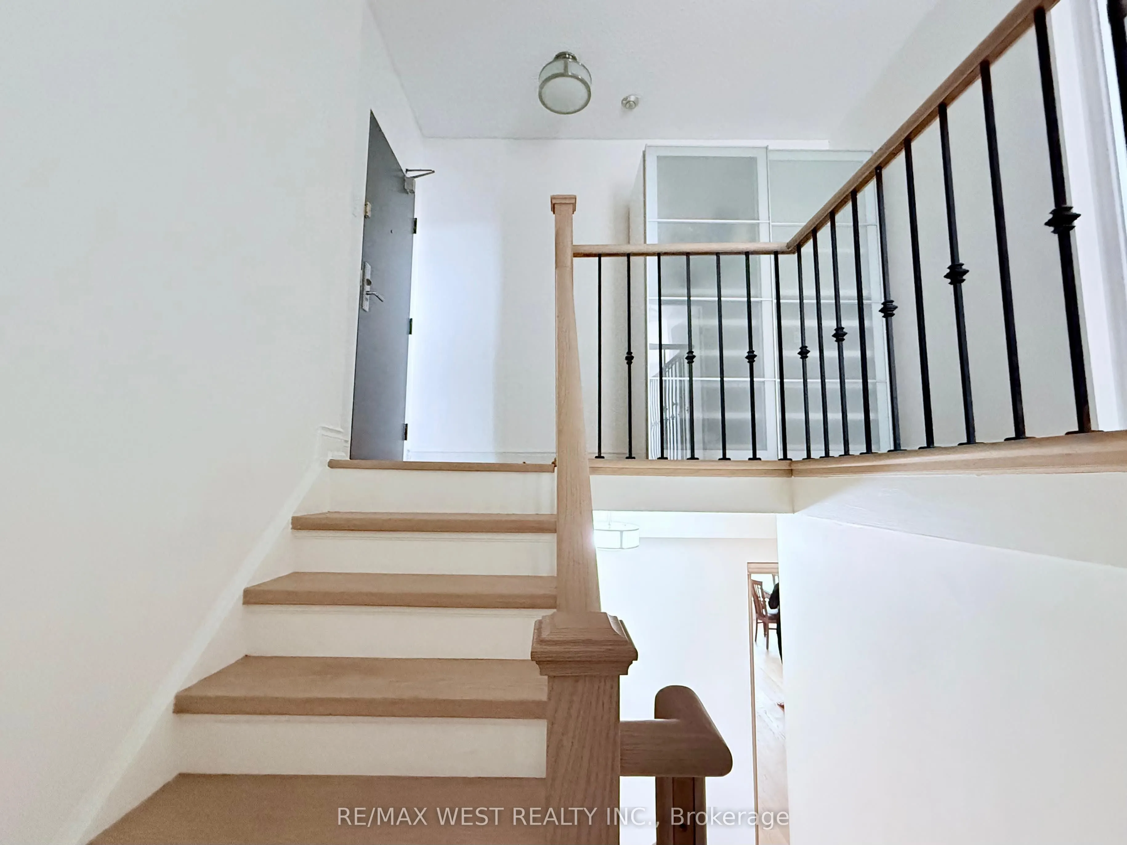 25 Fairview Road W, #UPH1