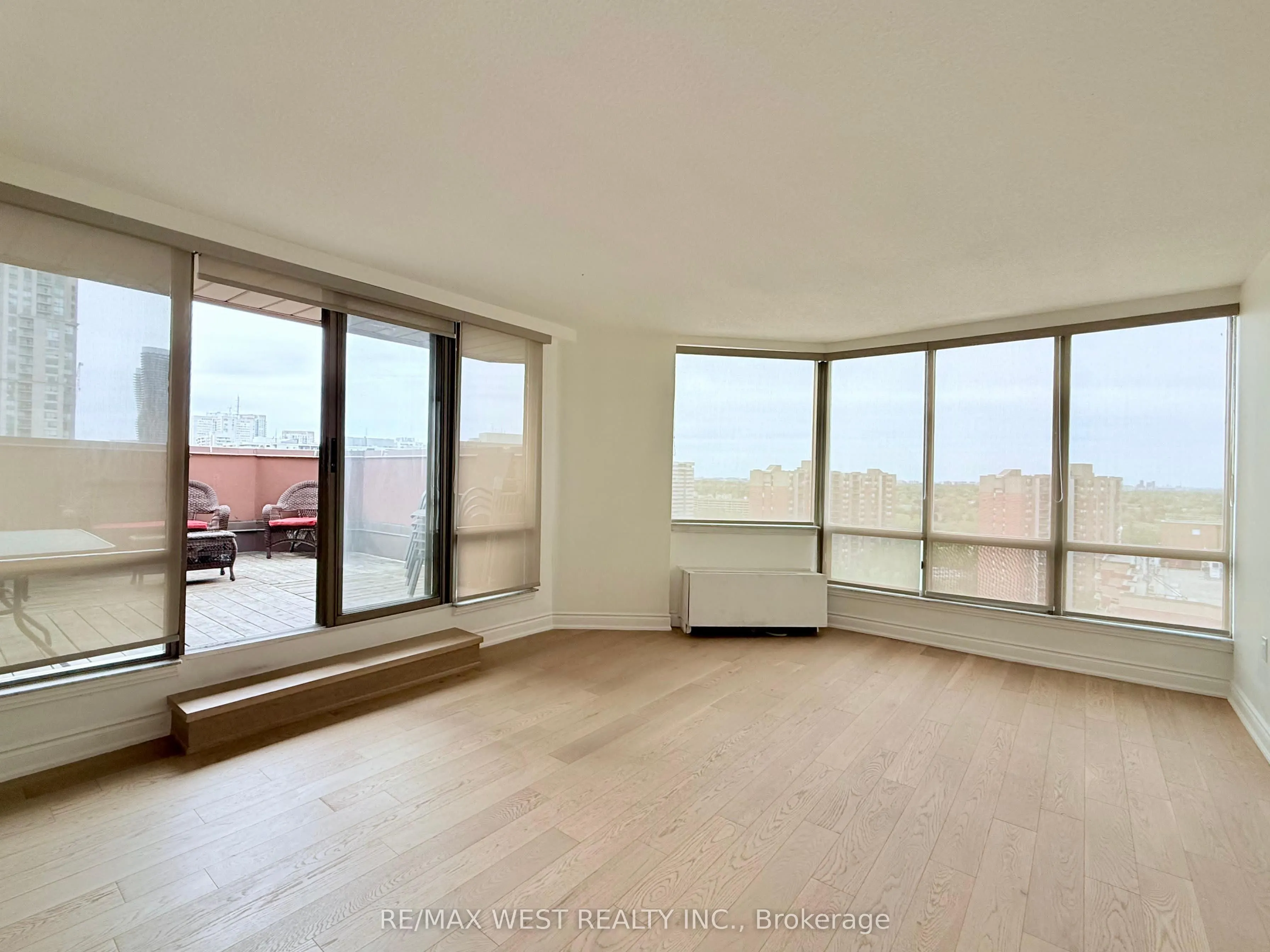 25 Fairview Road W, #UPH1