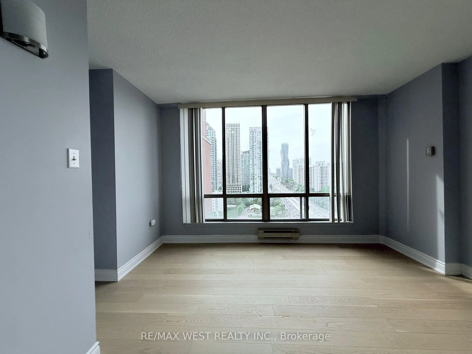 25 Fairview Road W, #UPH1