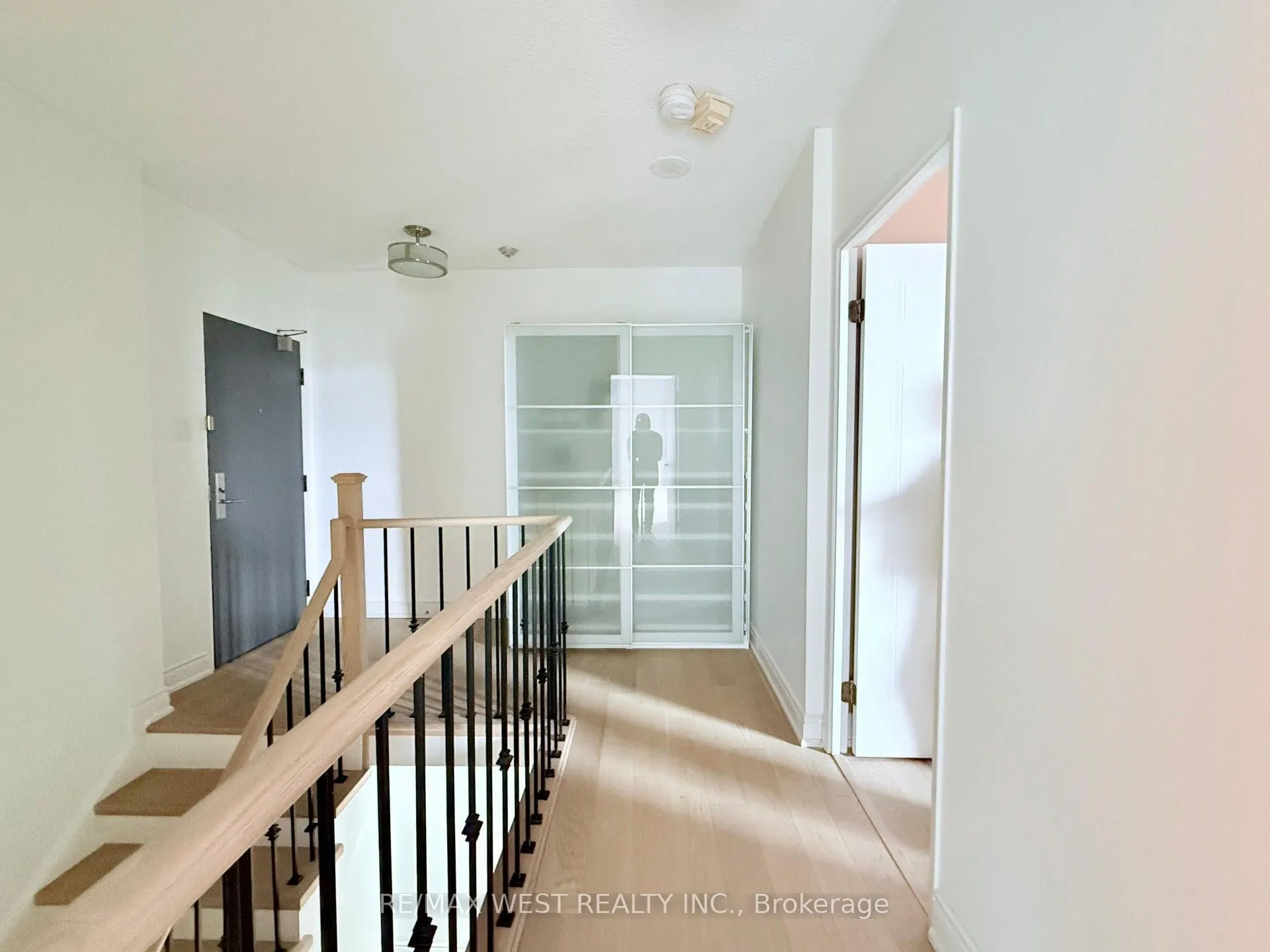 25 Fairview Road W, #UPH1