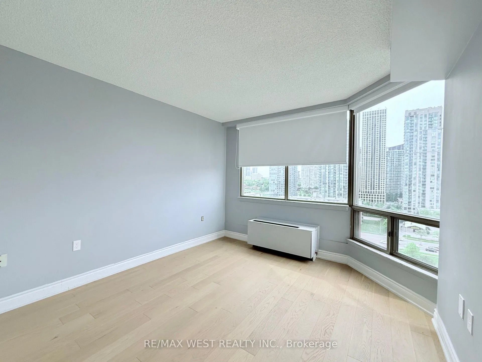25 Fairview Road W, #UPH1
