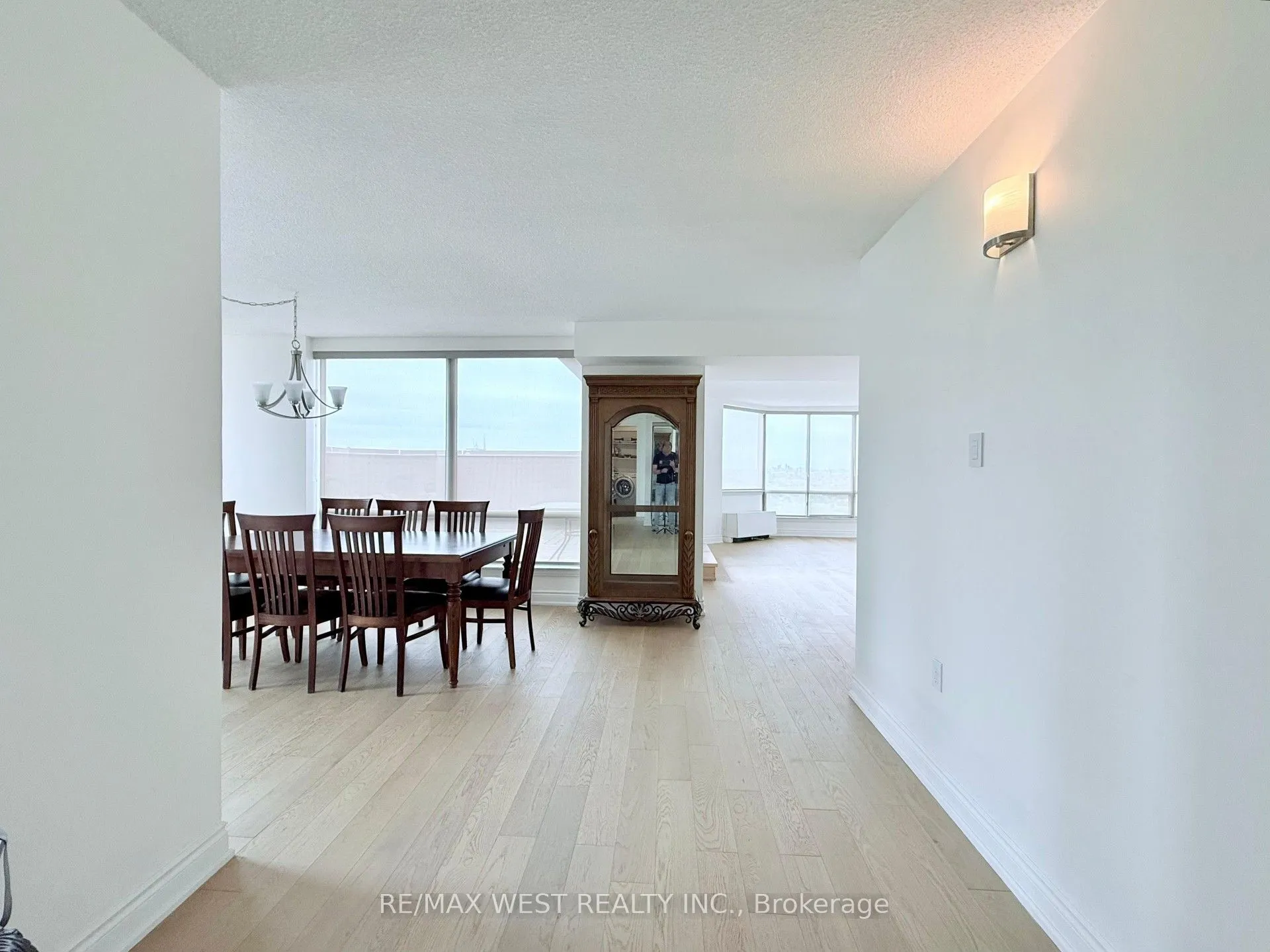 25 Fairview Road W, #UPH1