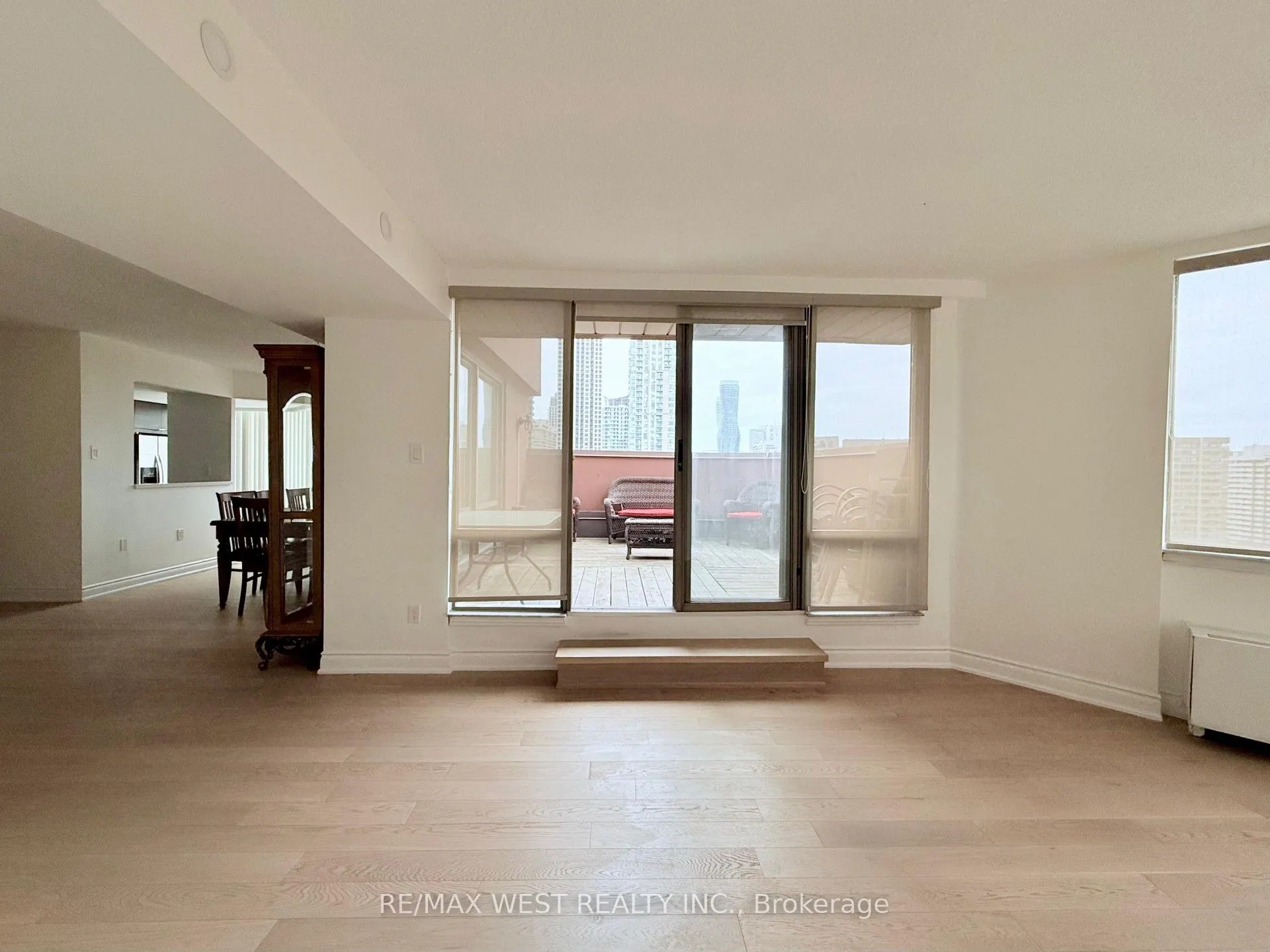 25 Fairview Road W, #UPH1