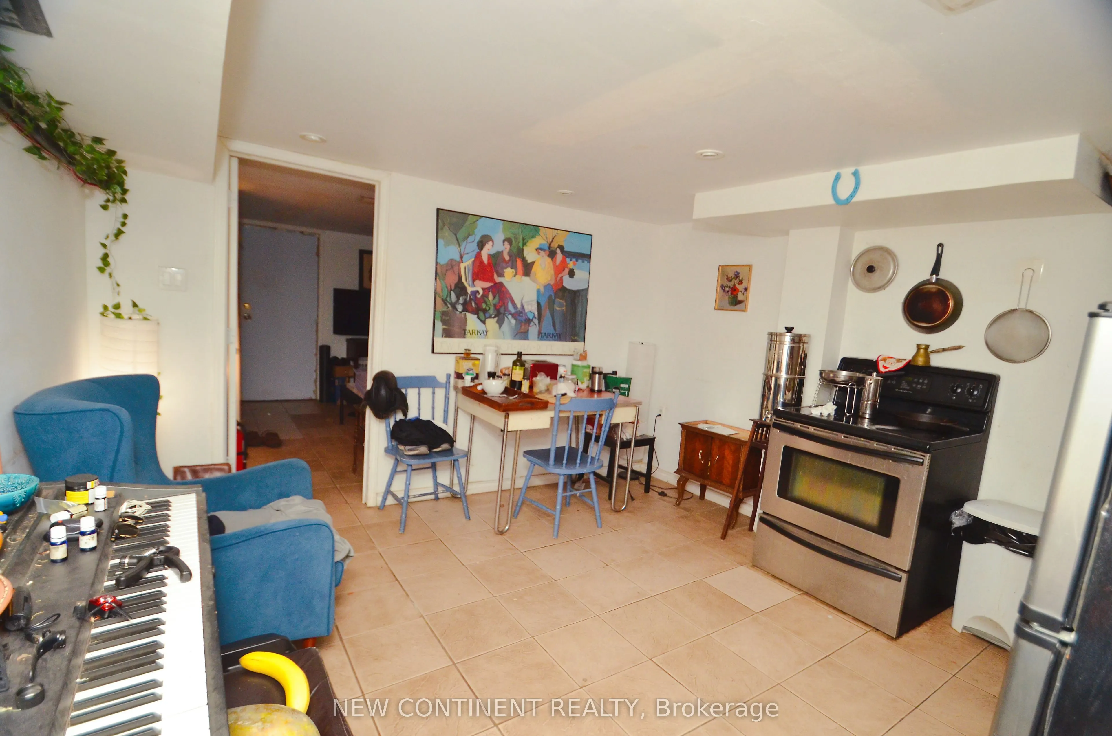 1454 Queen Street W