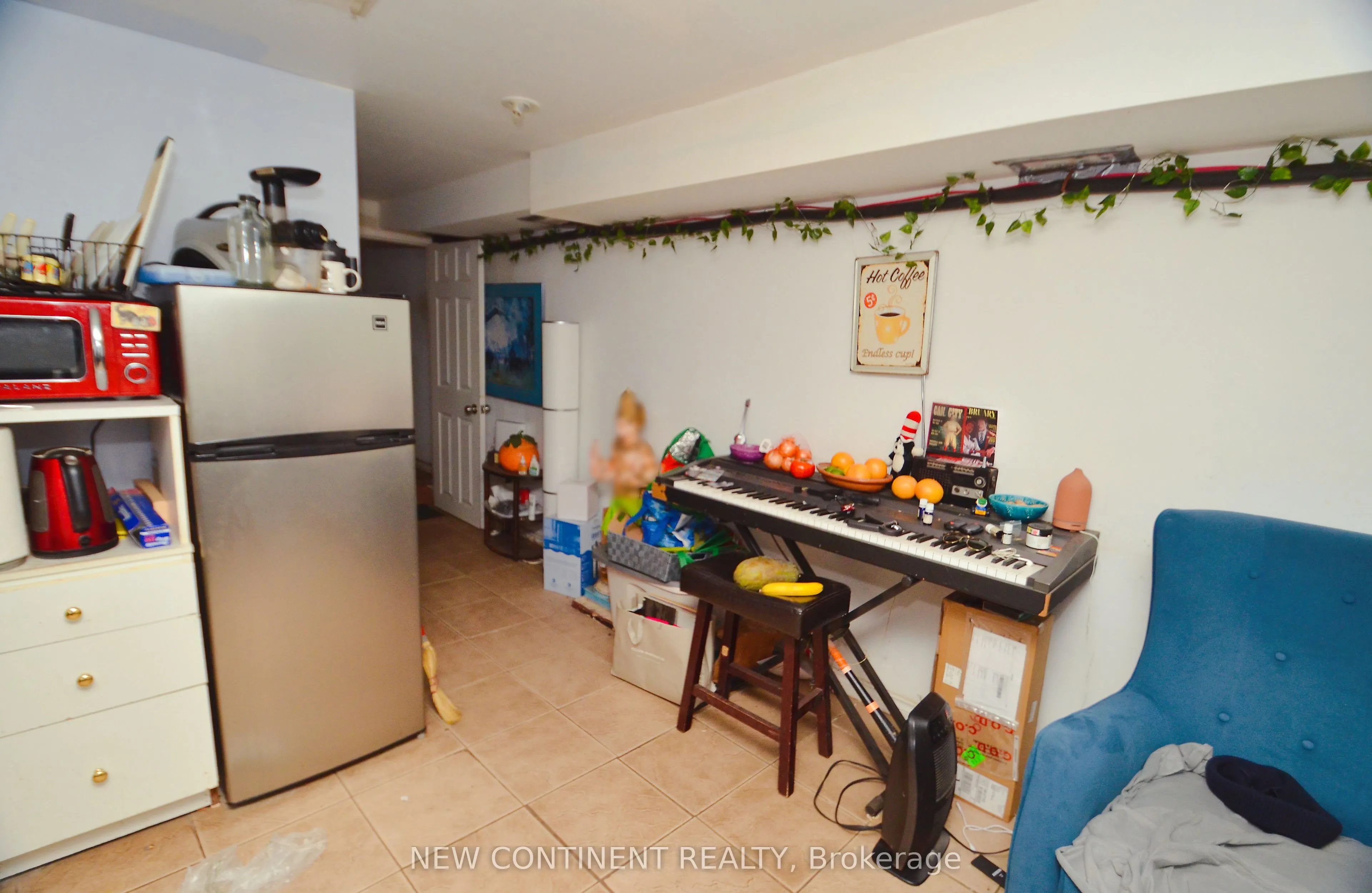 1454 Queen Street W