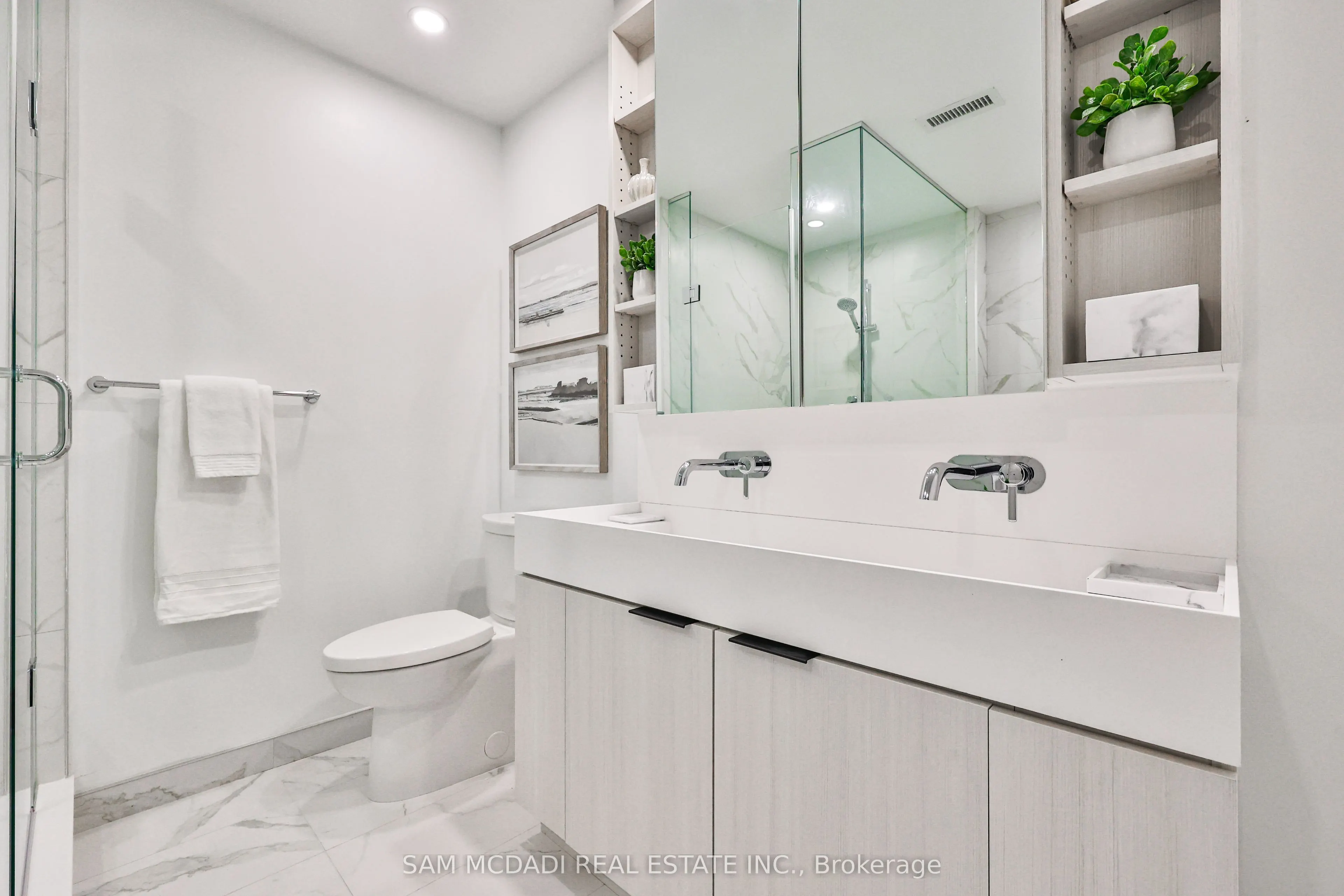 370 Martha Street, #2204