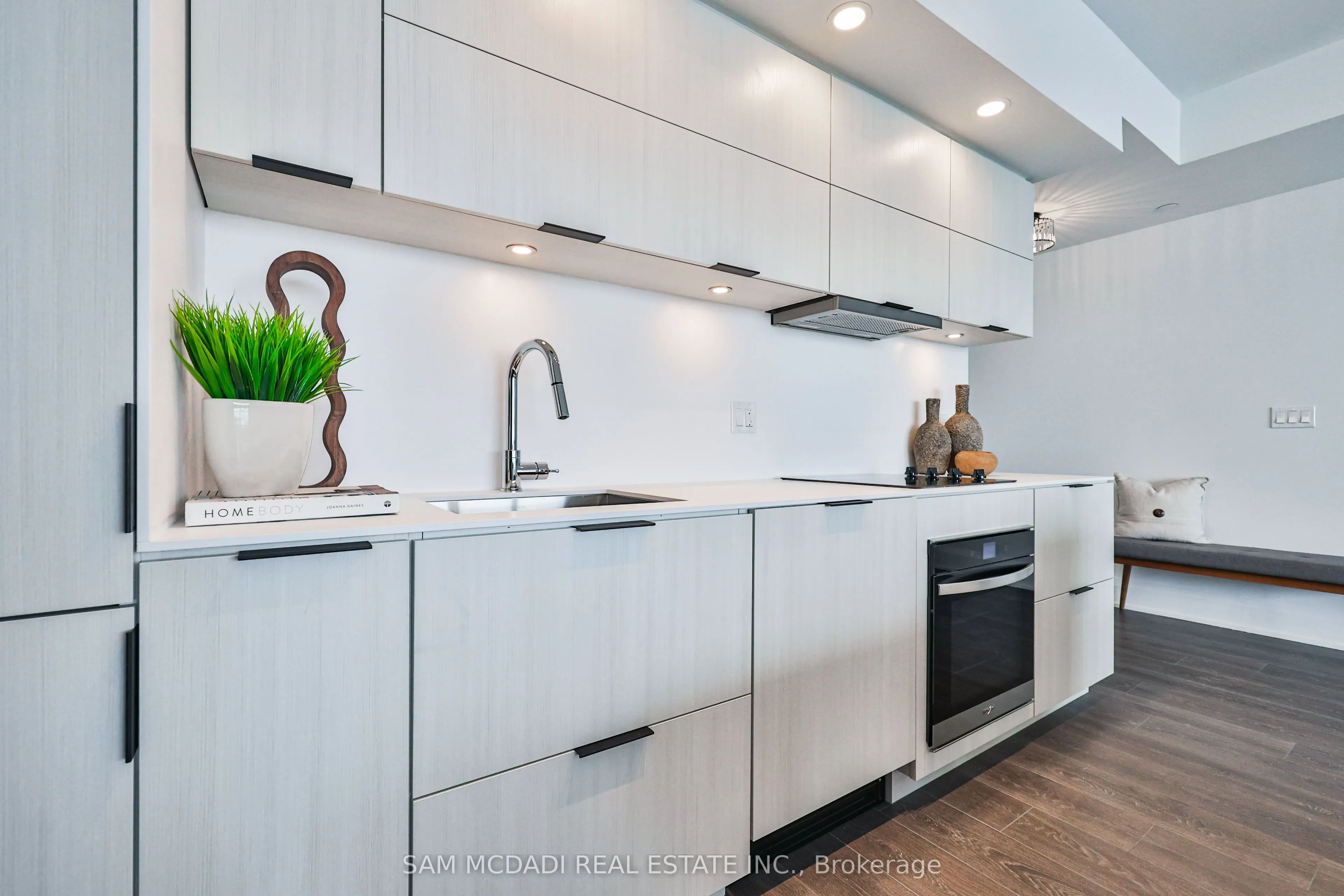 370 Martha Street, #2204