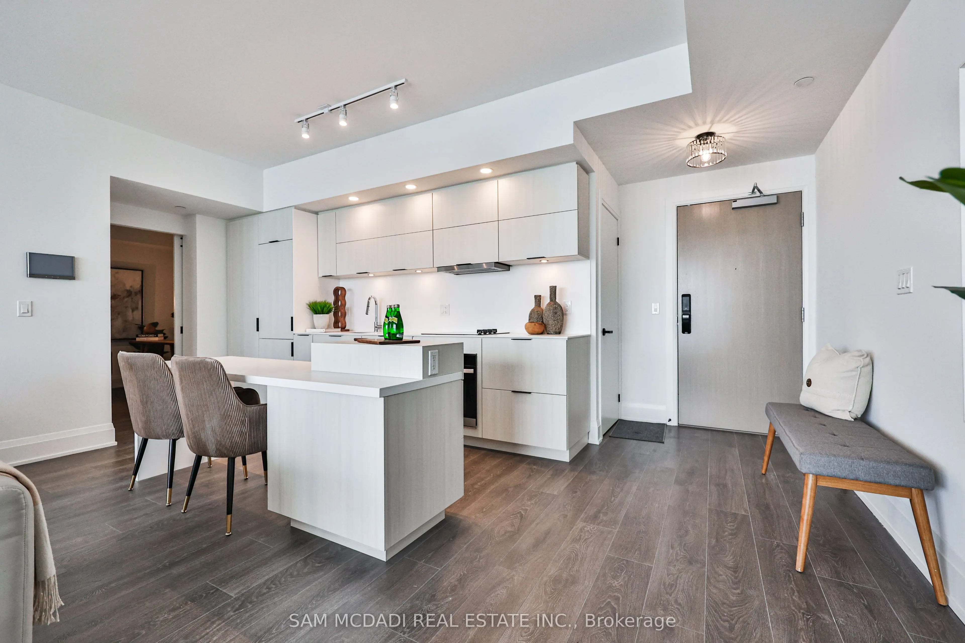 370 Martha Street, #2204