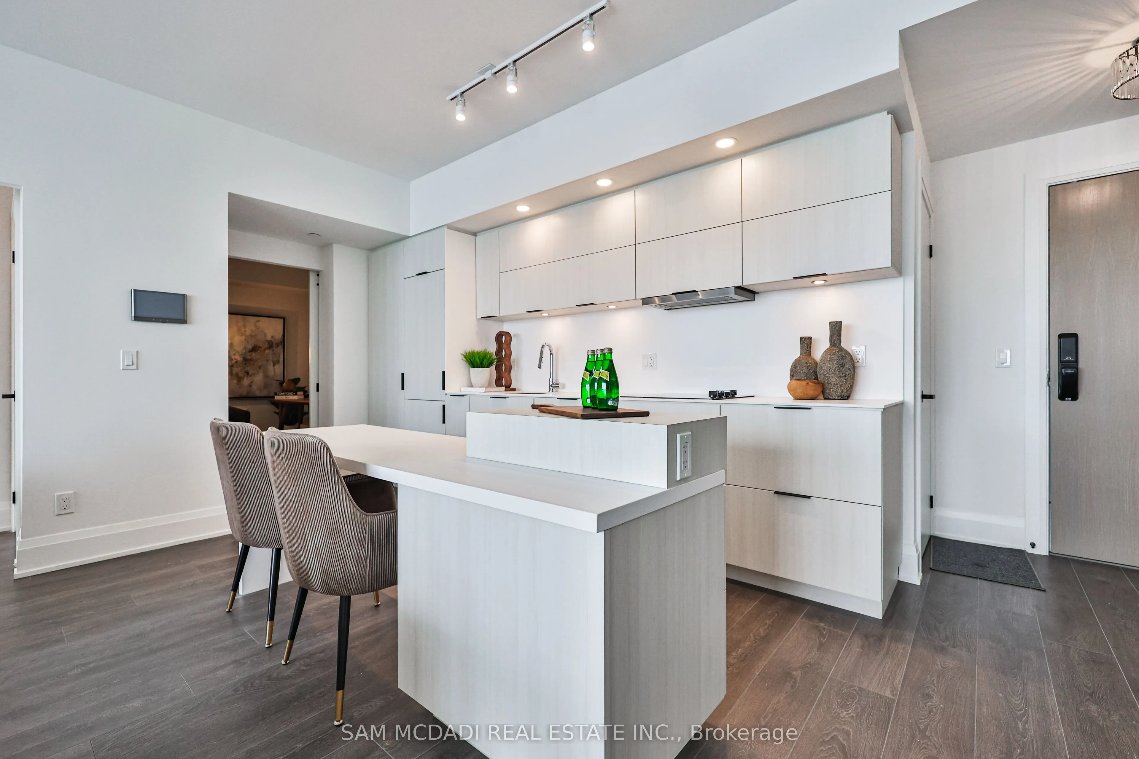 370 Martha Street, #2204
