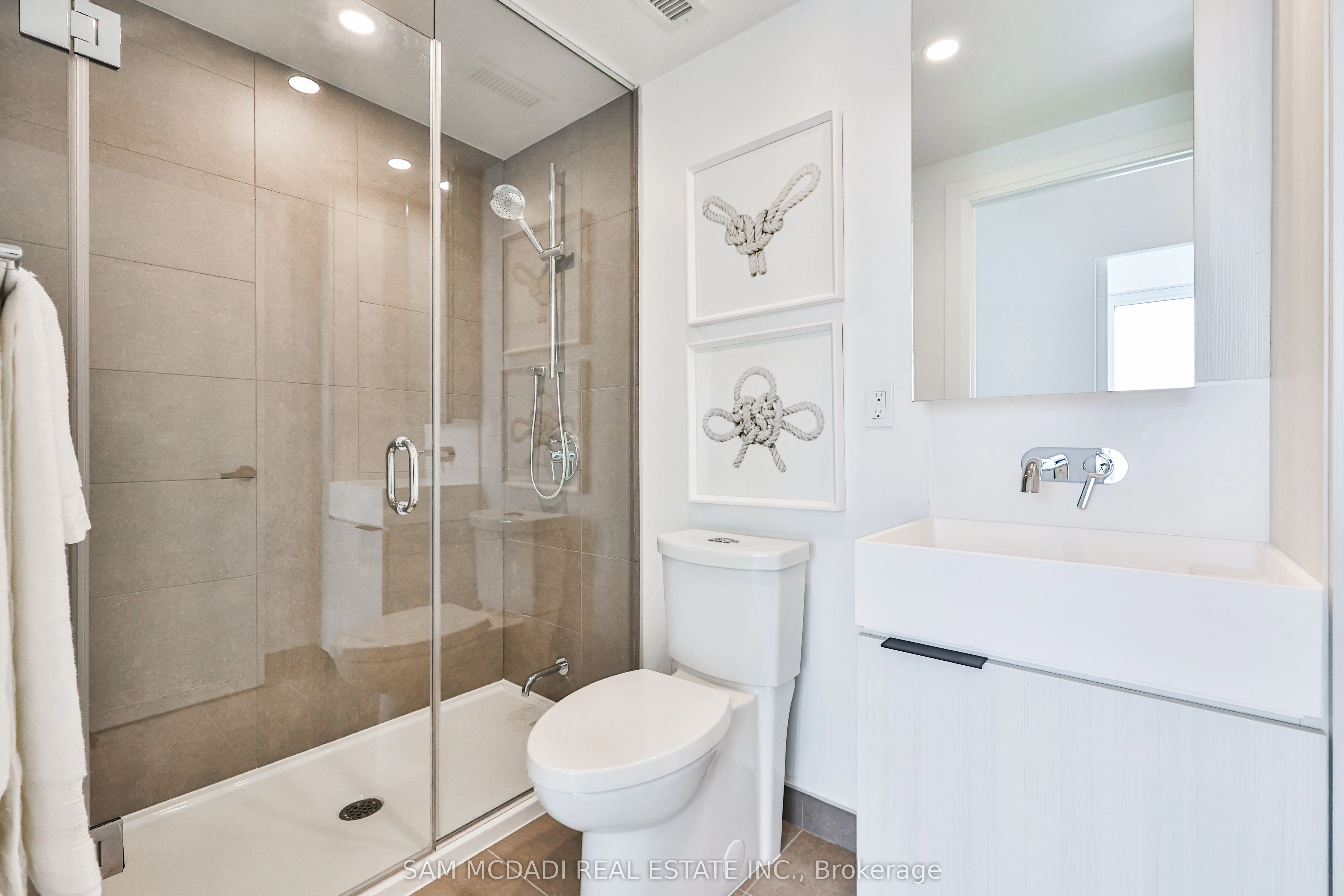 370 Martha Street, #2204