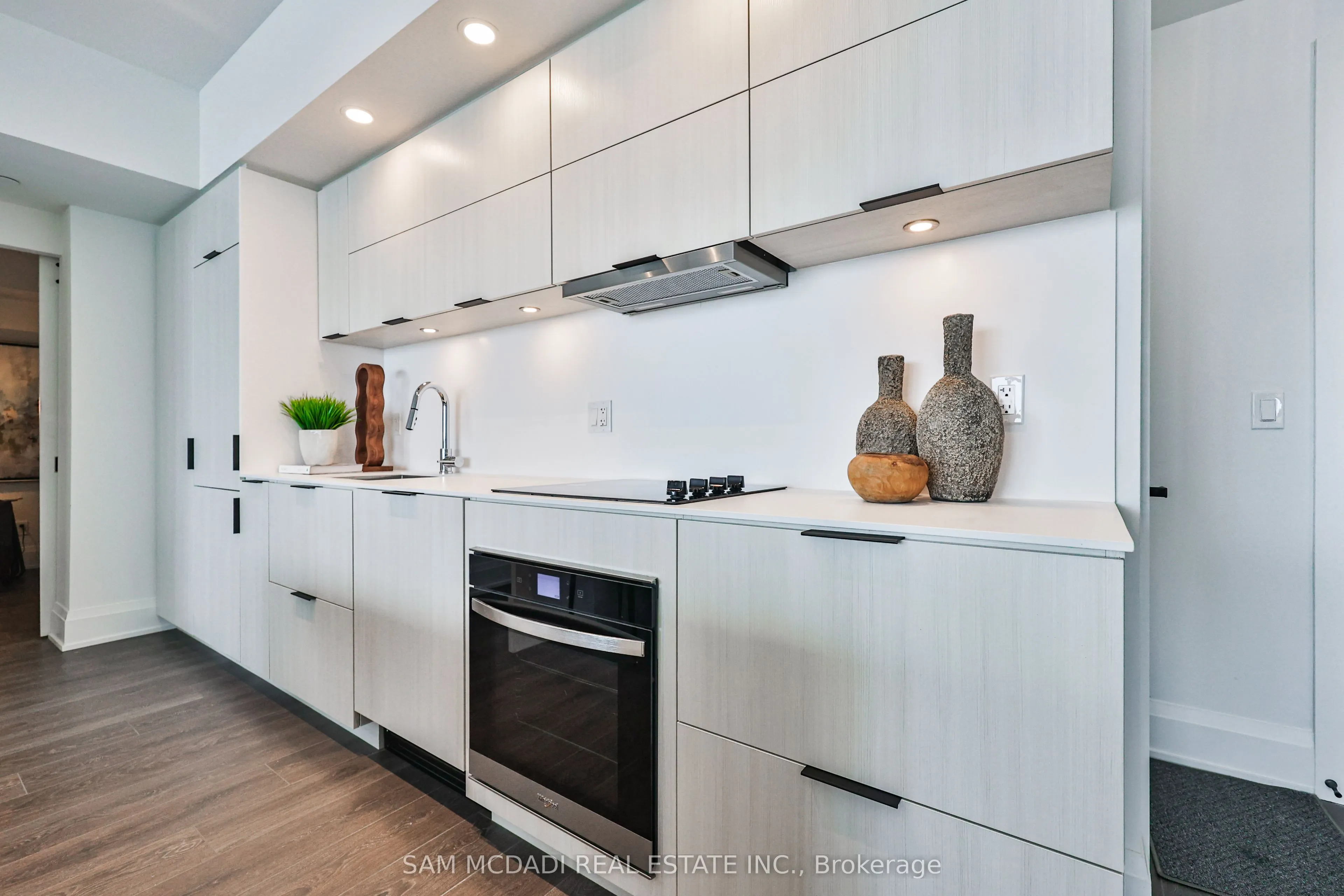 370 Martha Street, #2204