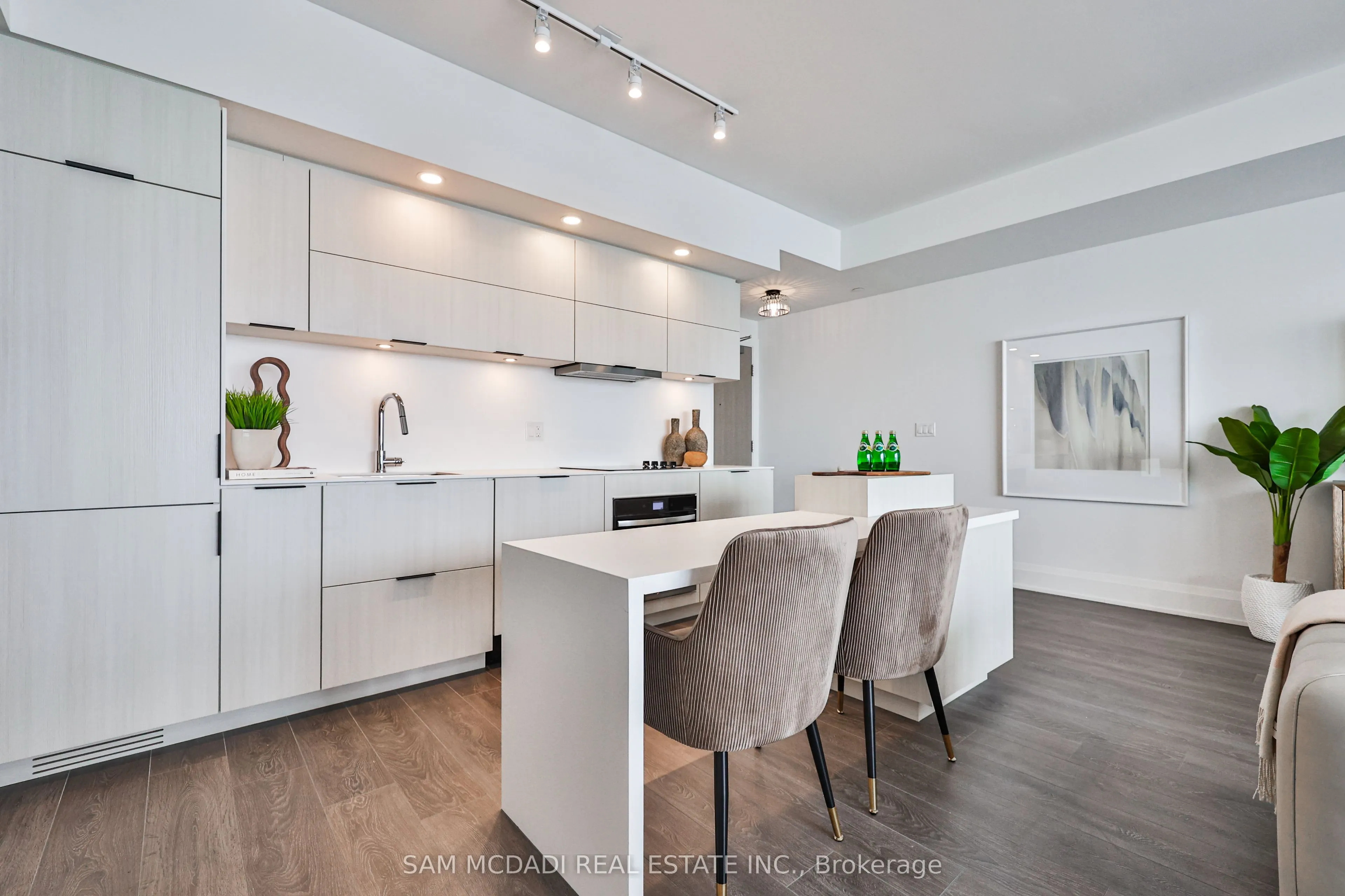 370 Martha Street, #2204