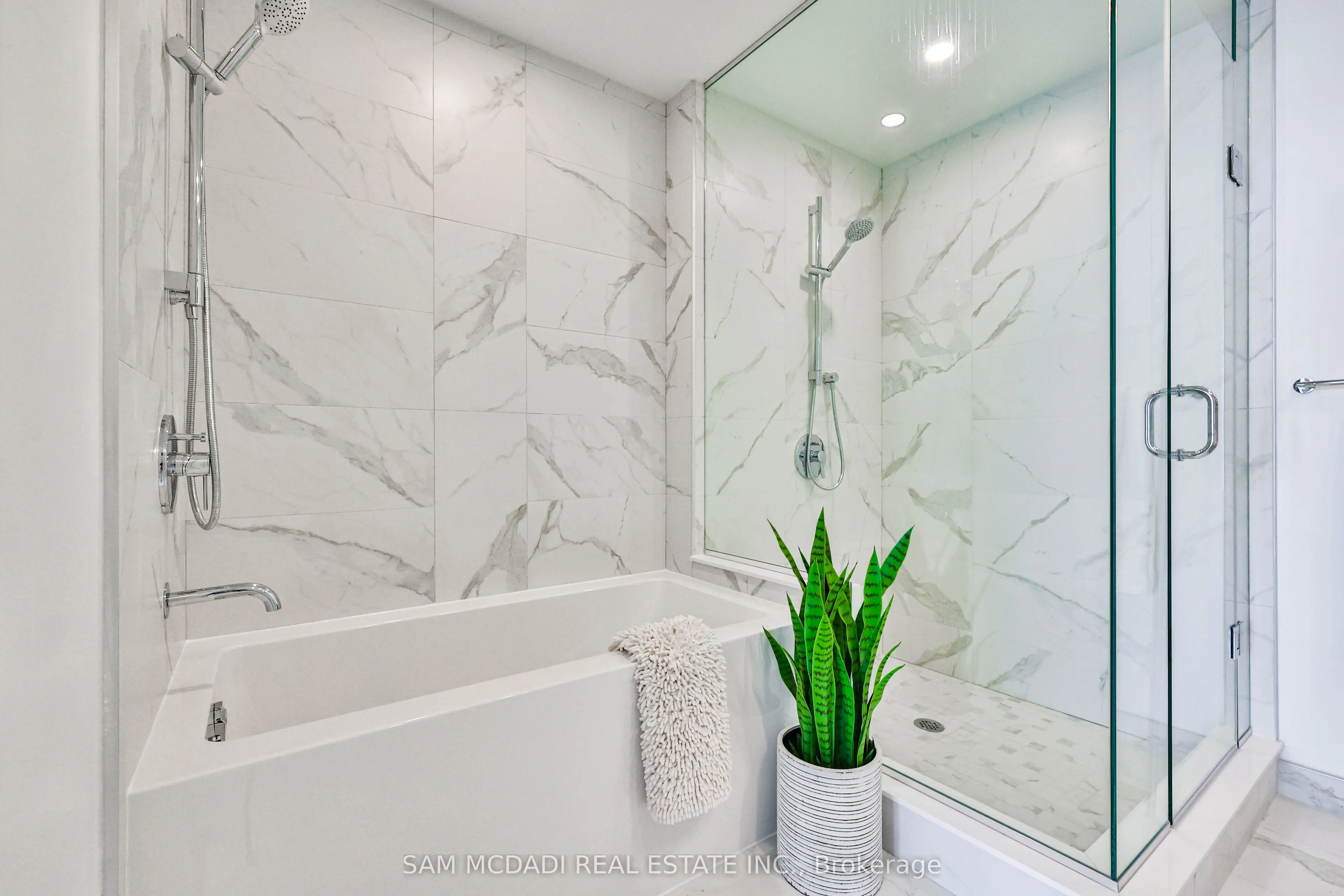 370 Martha Street, #2204