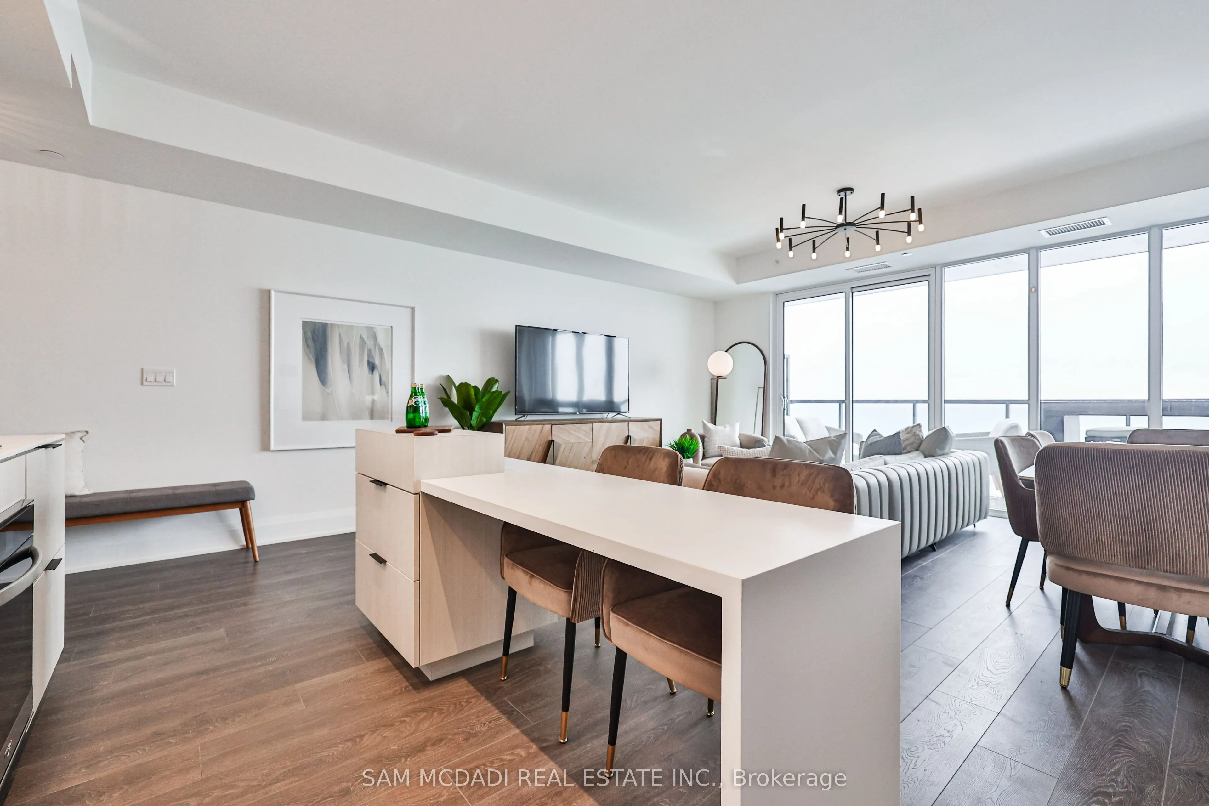 370 Martha Street, #2204