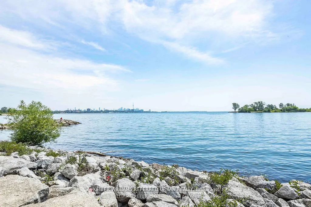 2121 Lake Shore Boulevard W, #213
