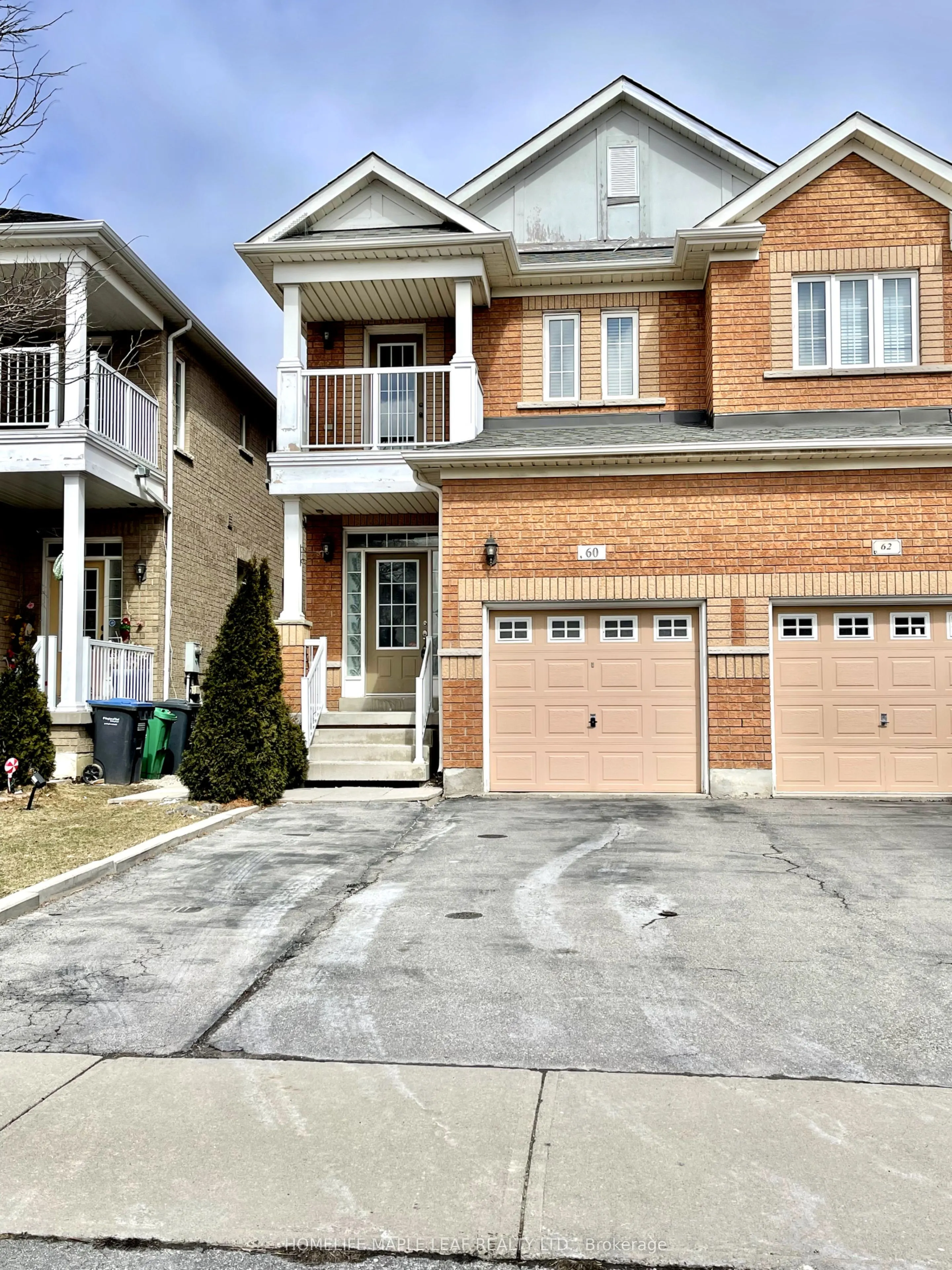 60 Calm Waters Crescent, #Upper