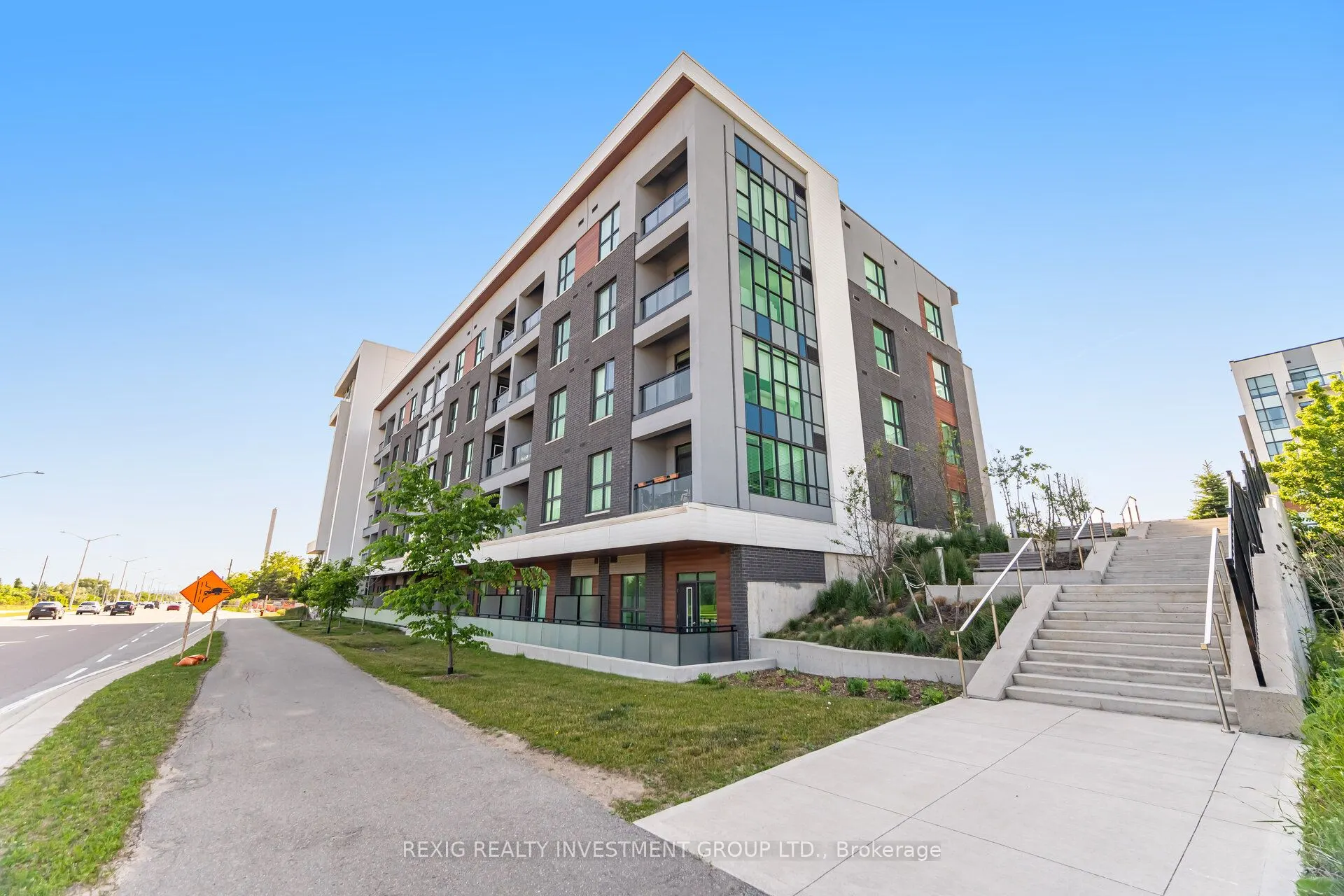 95 DUNDAS Street W, #613