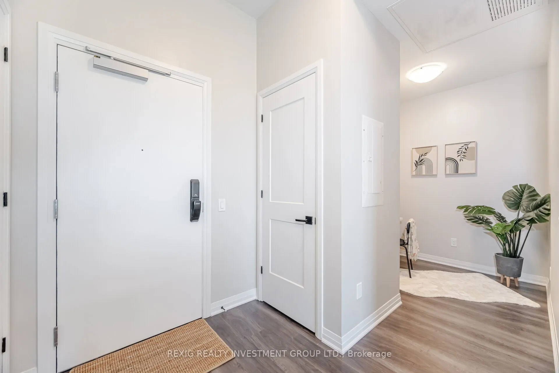 95 DUNDAS Street W, #613