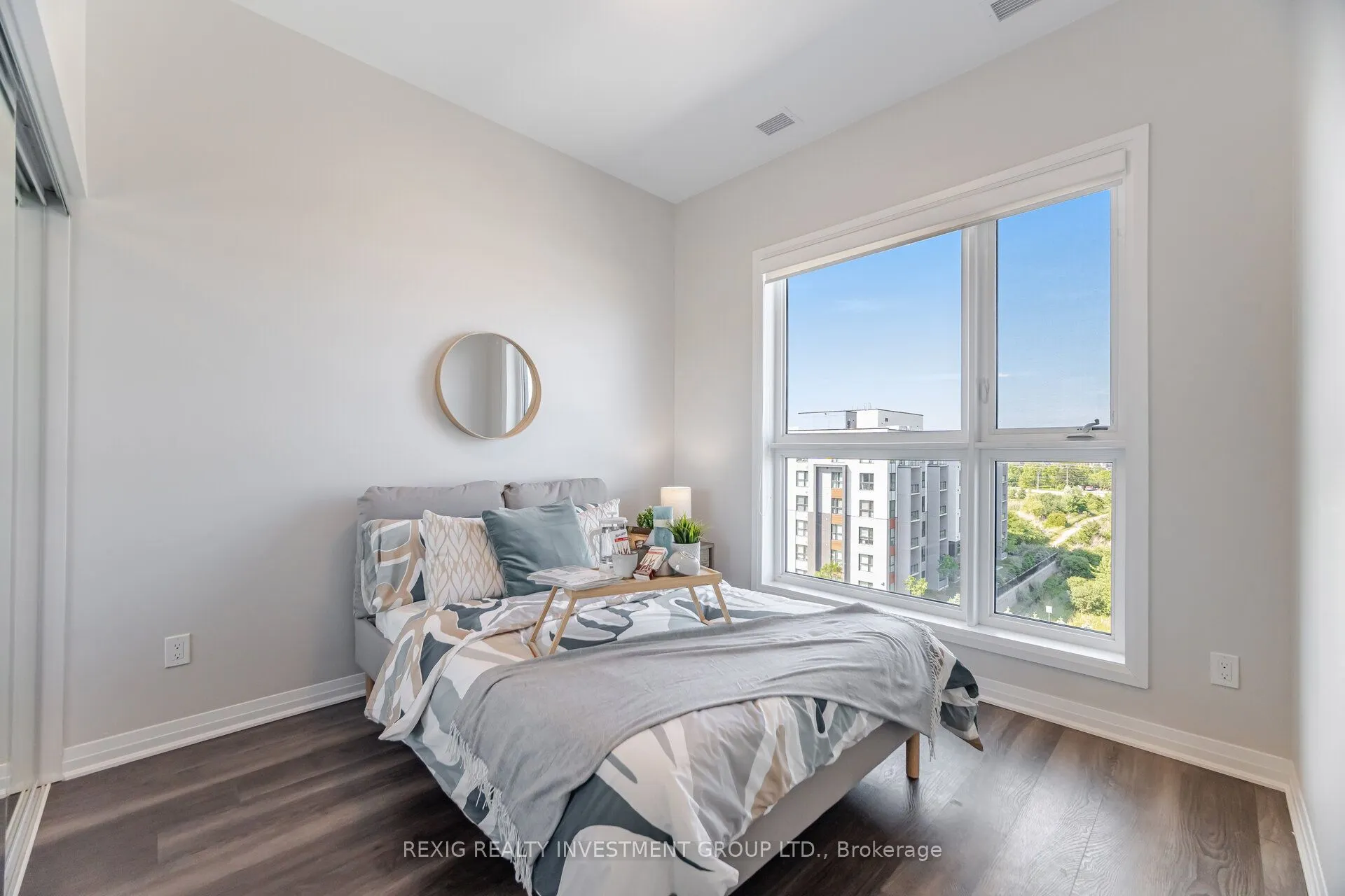 95 DUNDAS Street W, #613