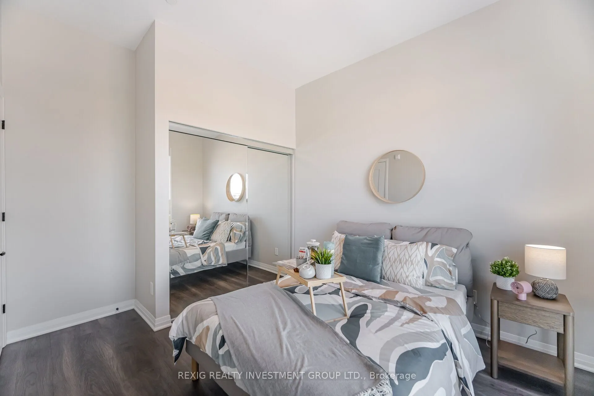 95 DUNDAS Street W, #613