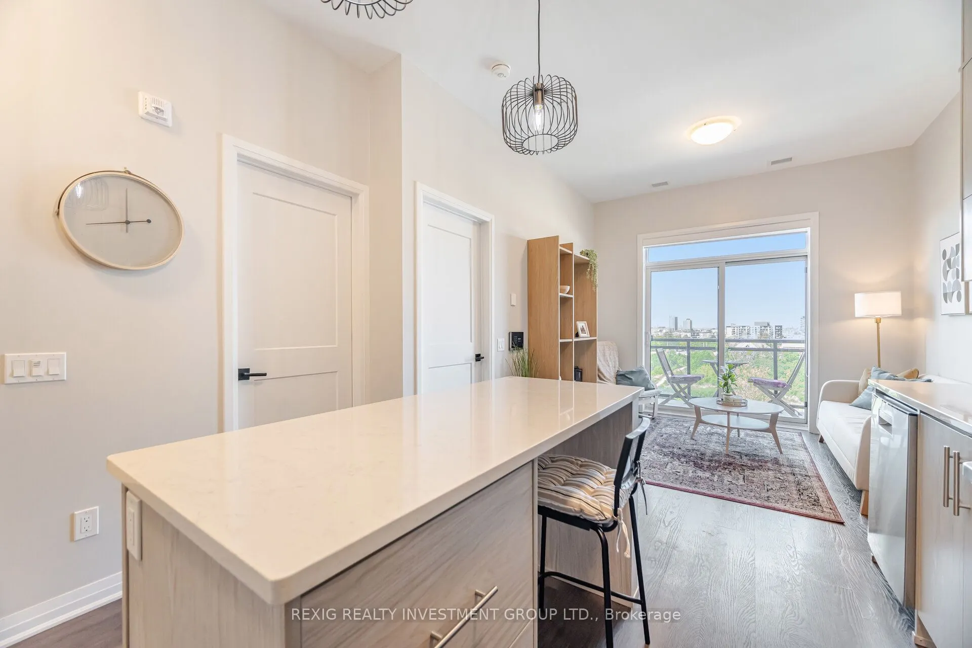95 DUNDAS Street W, #613