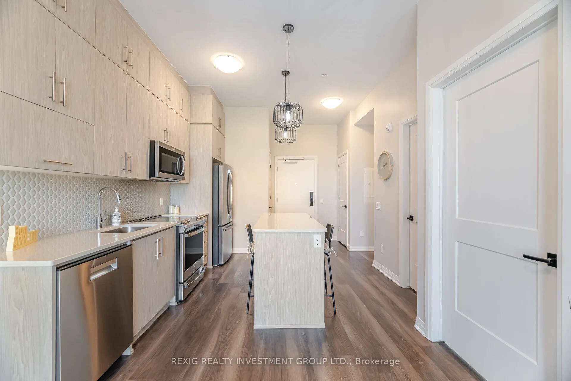 95 DUNDAS Street W, #613
