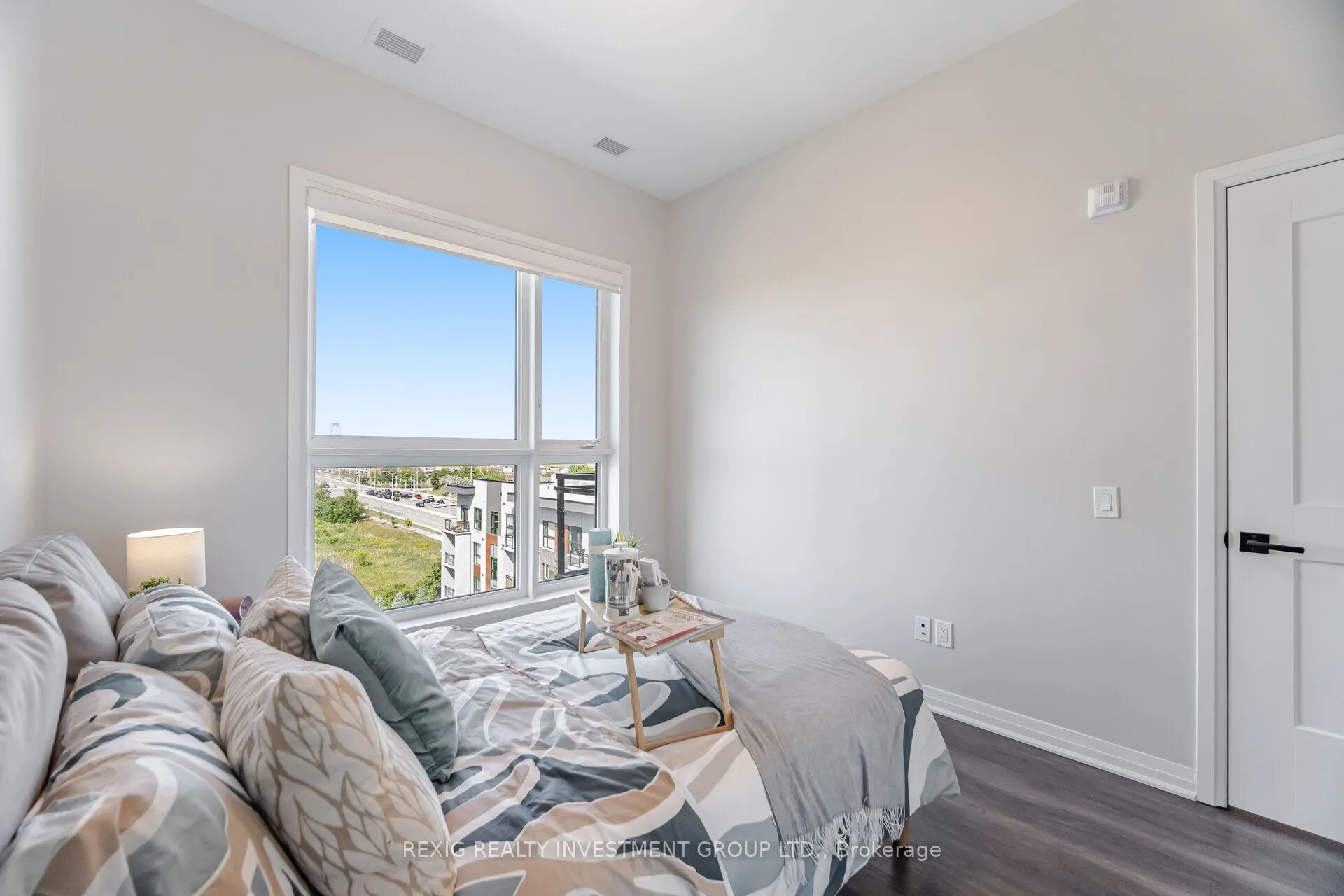 95 DUNDAS Street W, #613