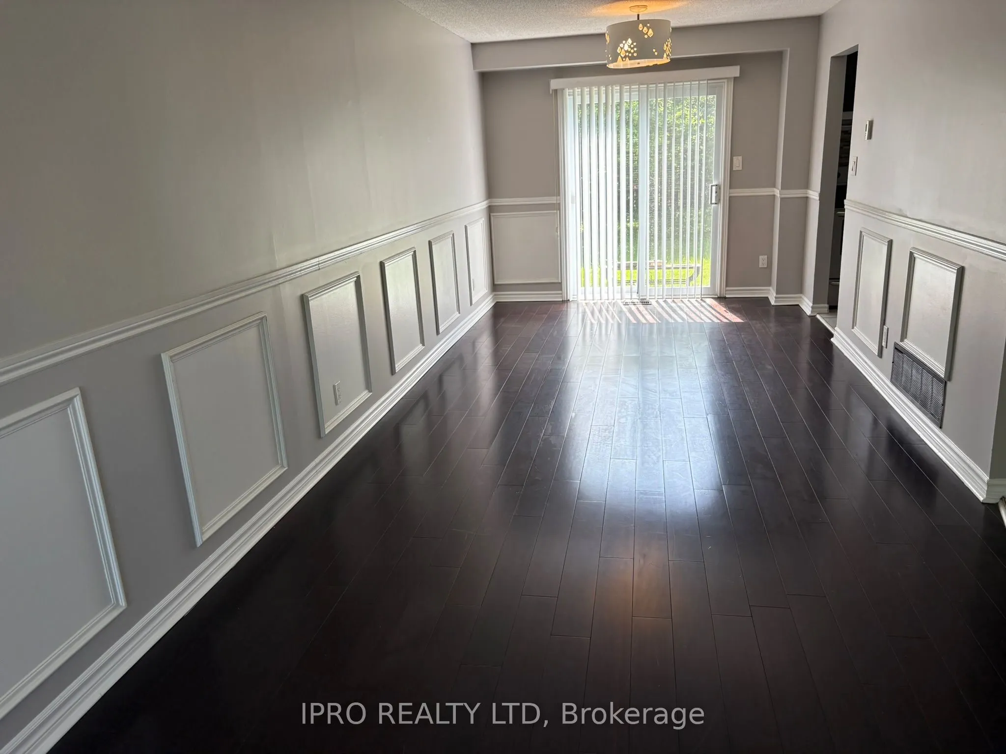 3255 Anderson Crescent