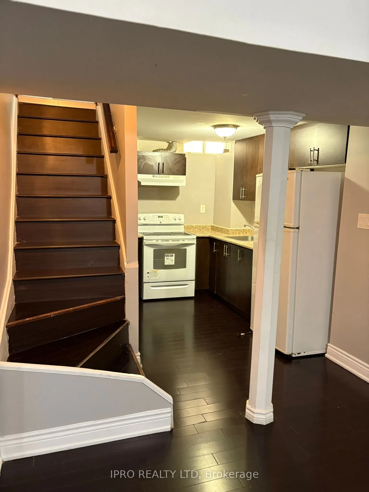 3255 Anderson Crescent