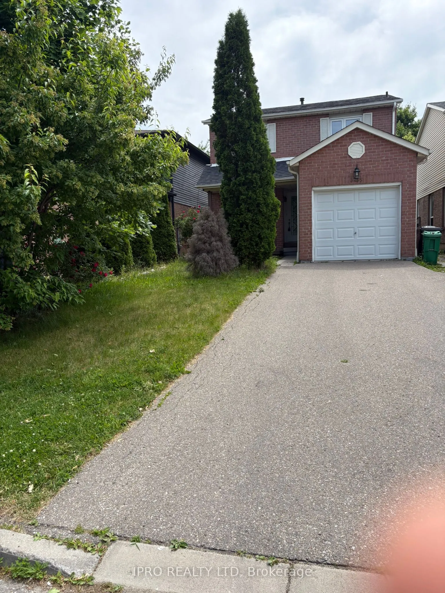 3255 Anderson Crescent