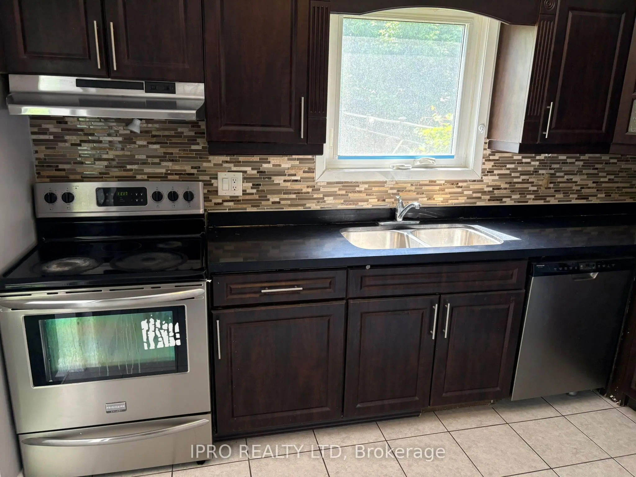 3255 Anderson Crescent