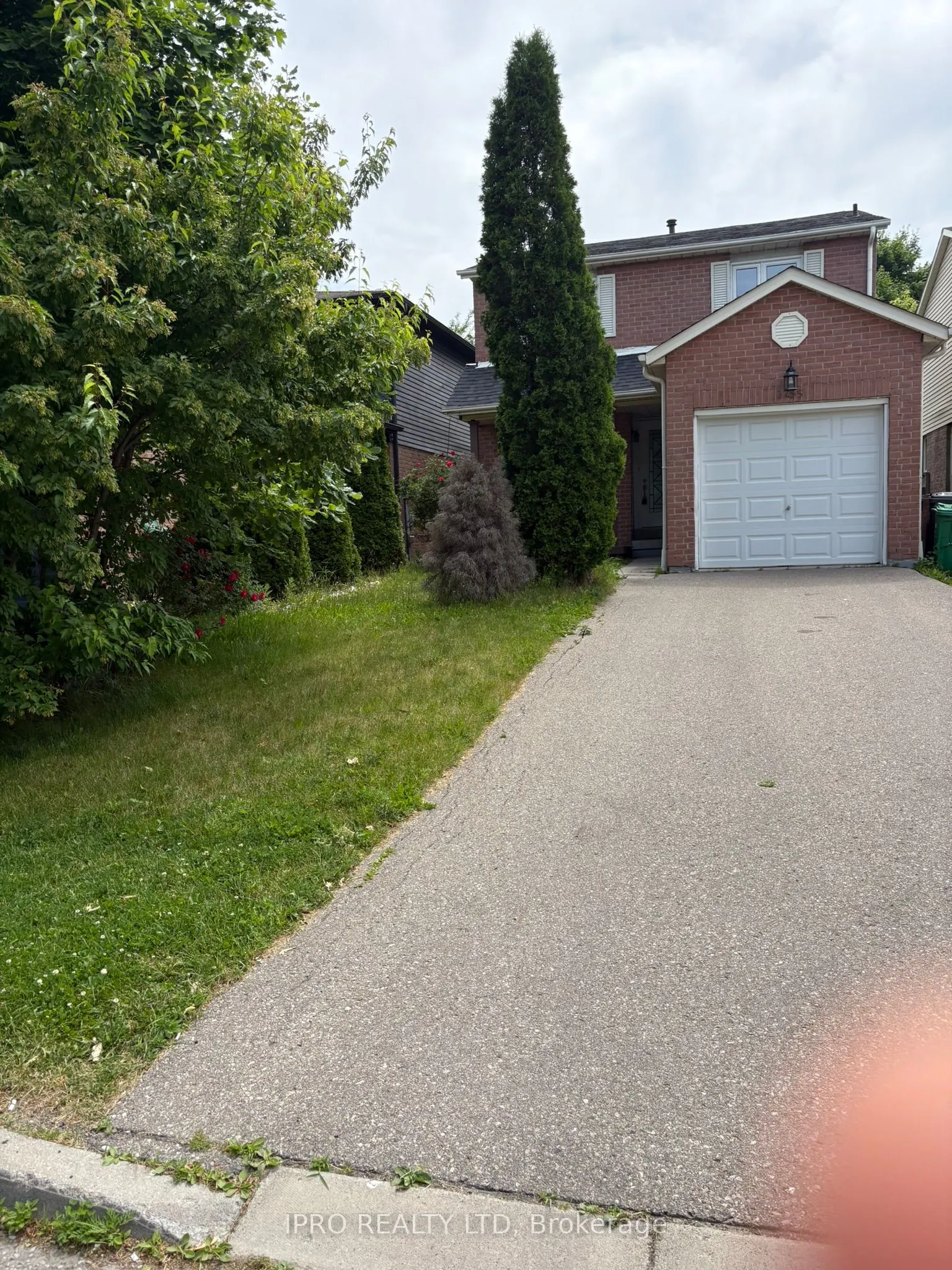 3255 Anderson Crescent