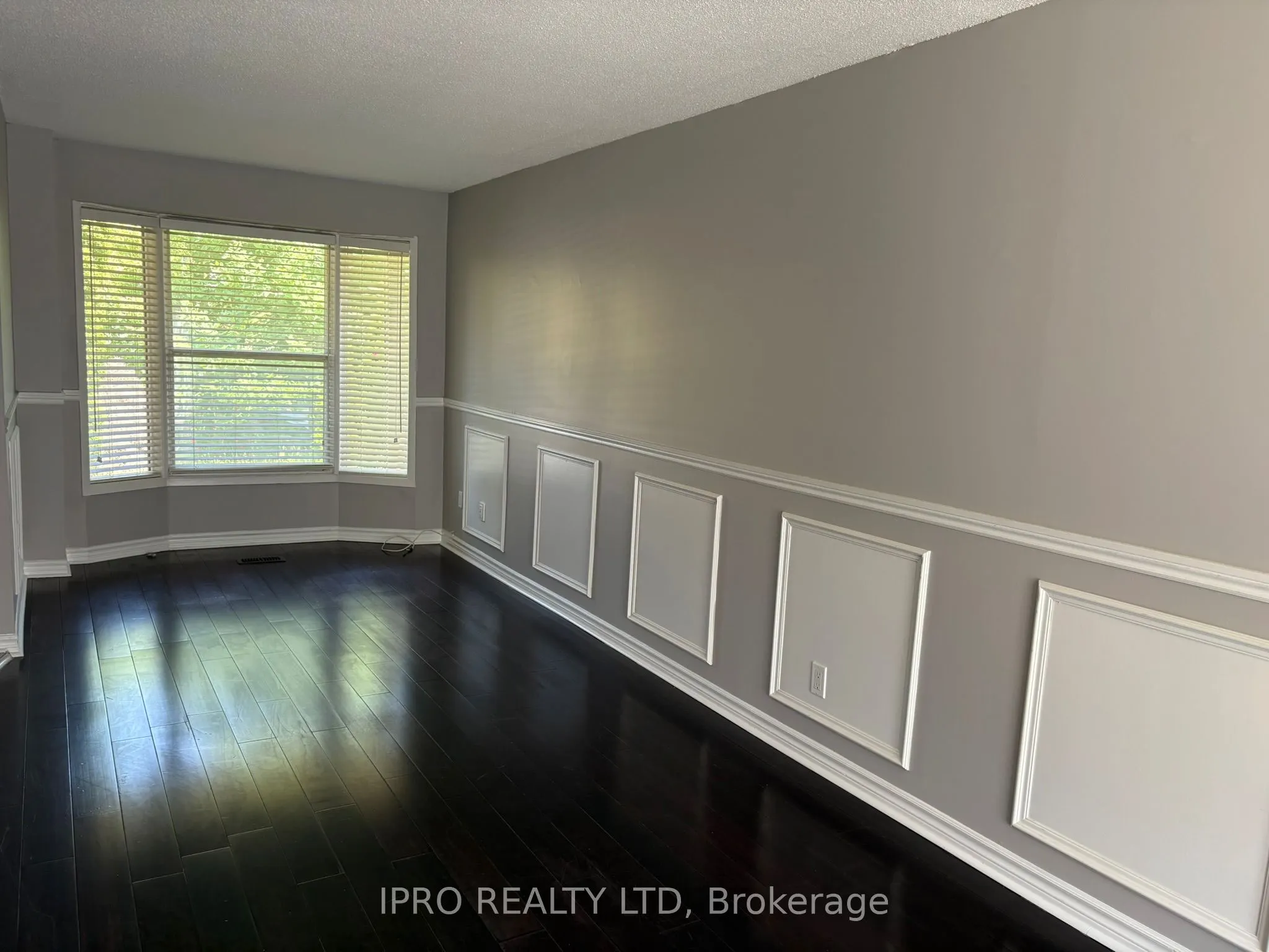 3255 Anderson Crescent
