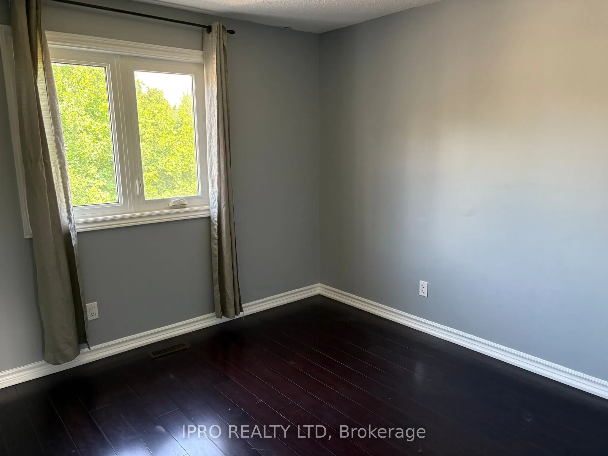3255 Anderson Crescent