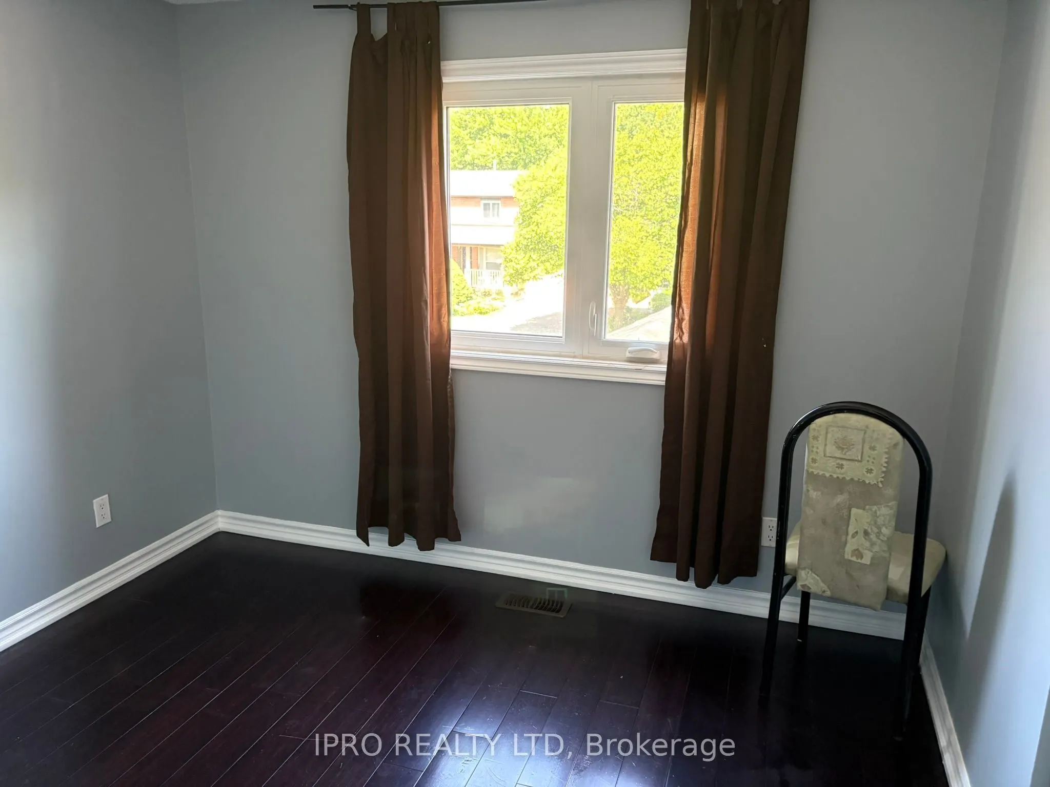 3255 Anderson Crescent