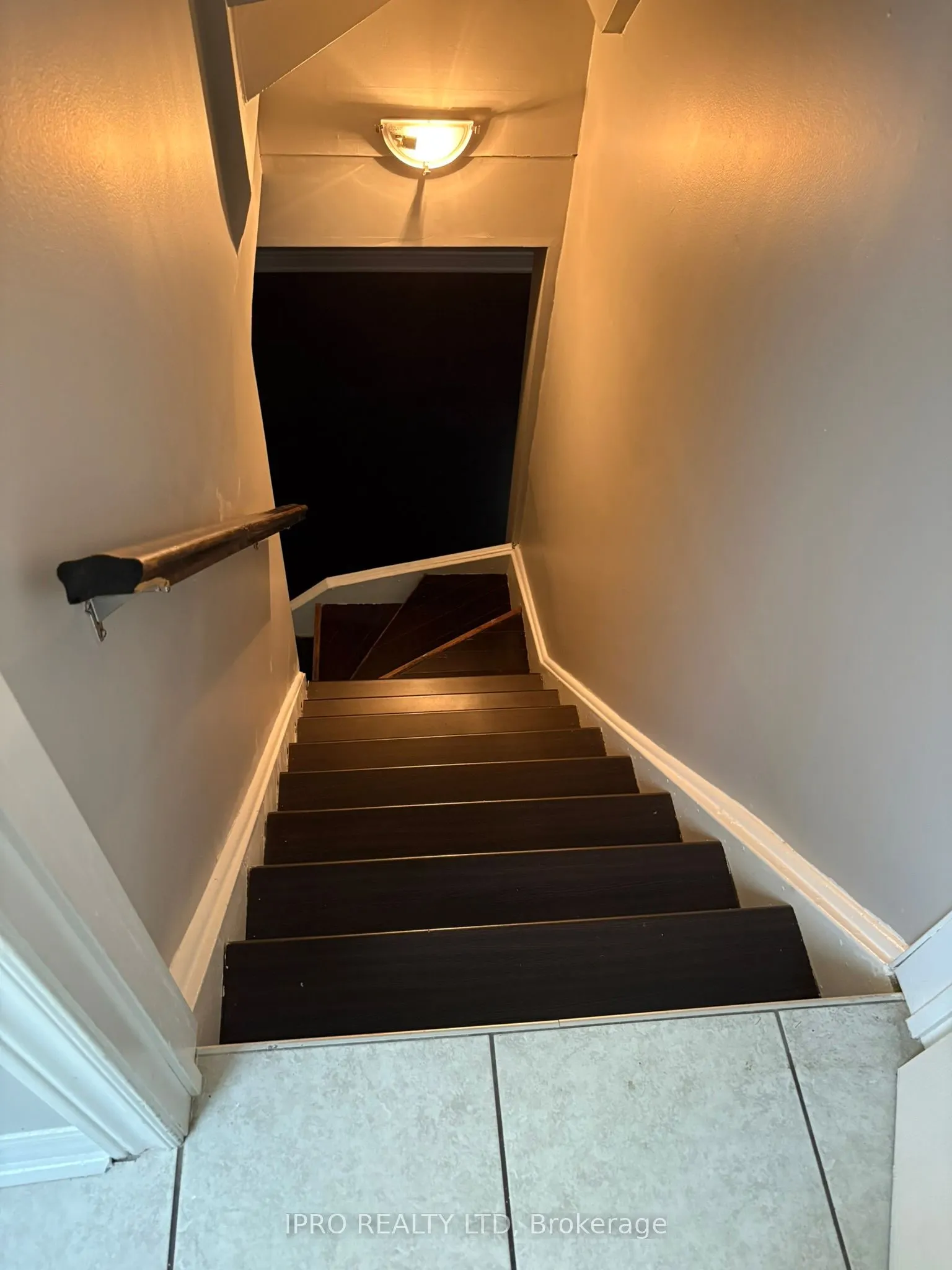 3255 Anderson Crescent