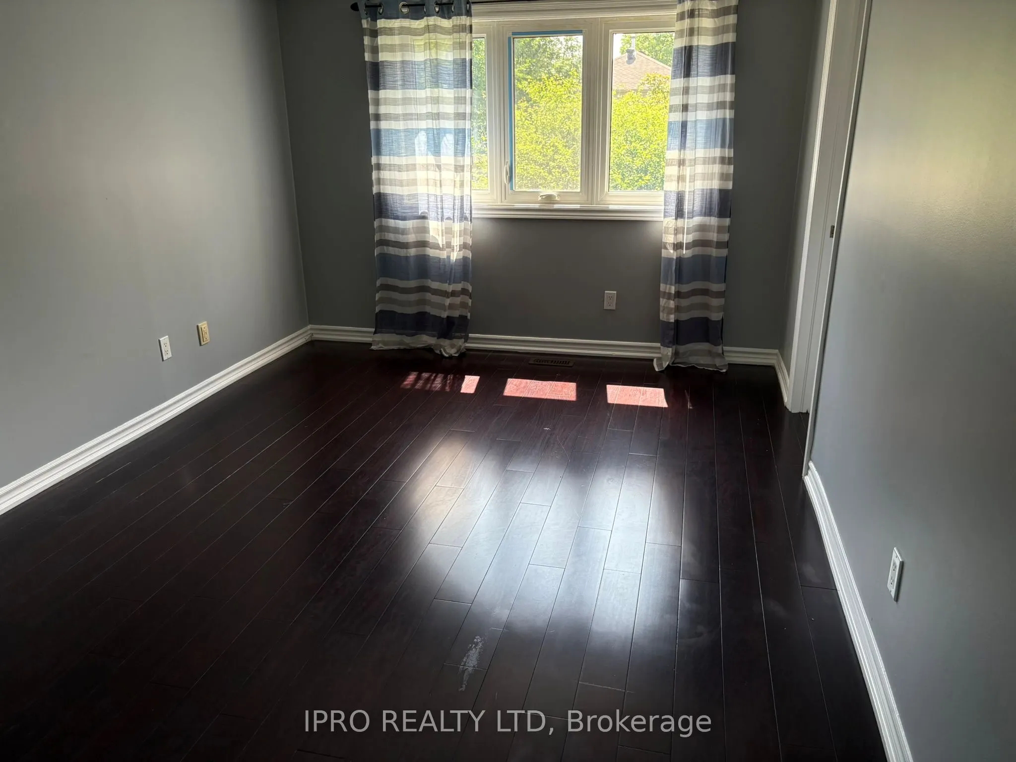 3255 Anderson Crescent