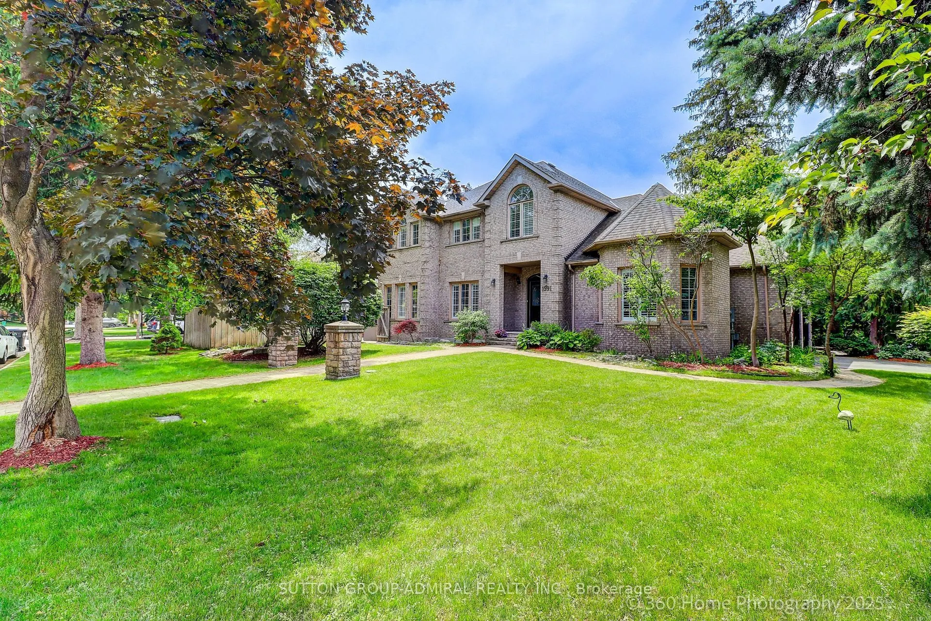 1591 Hampshire Crescent