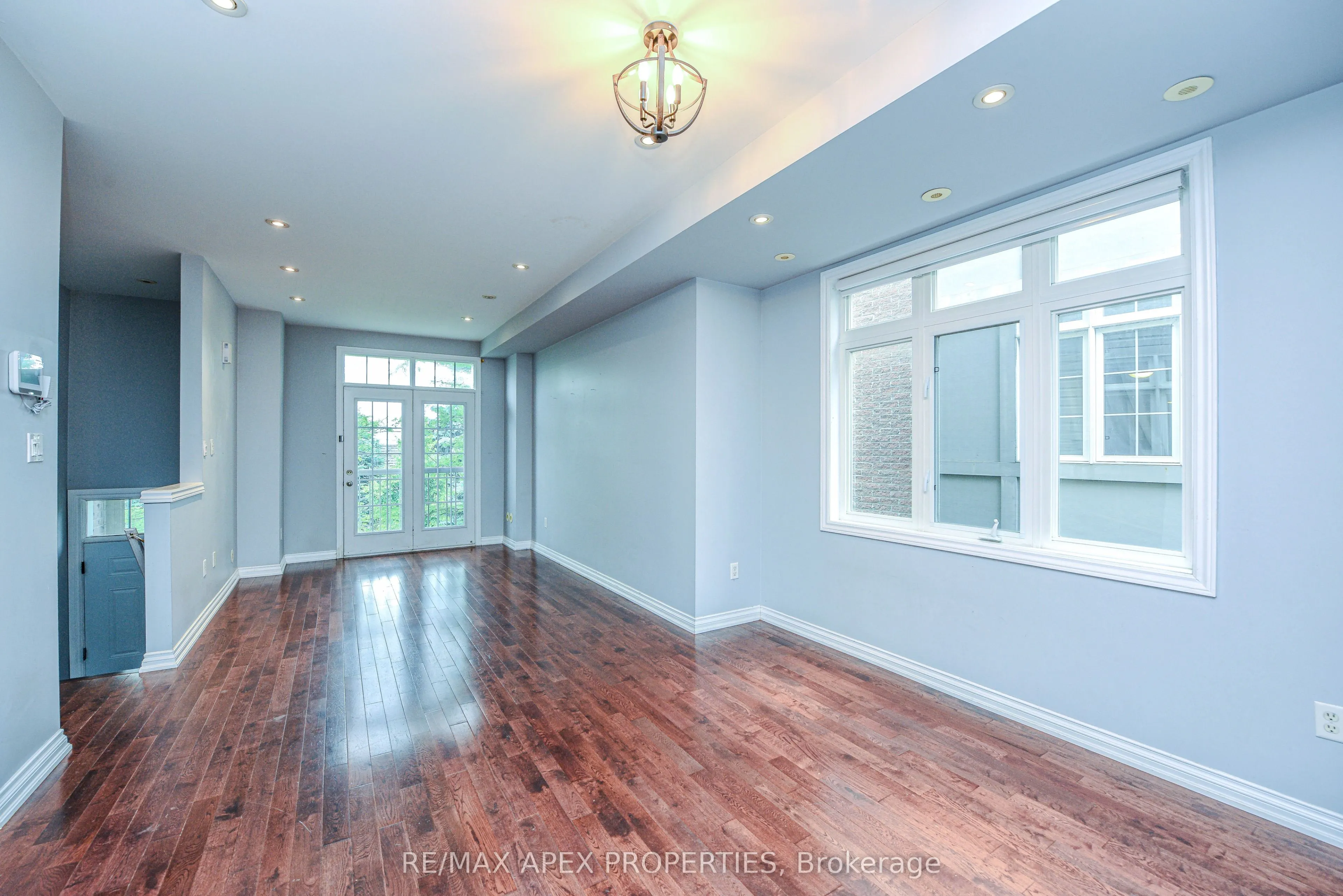 99 Piggott Mews