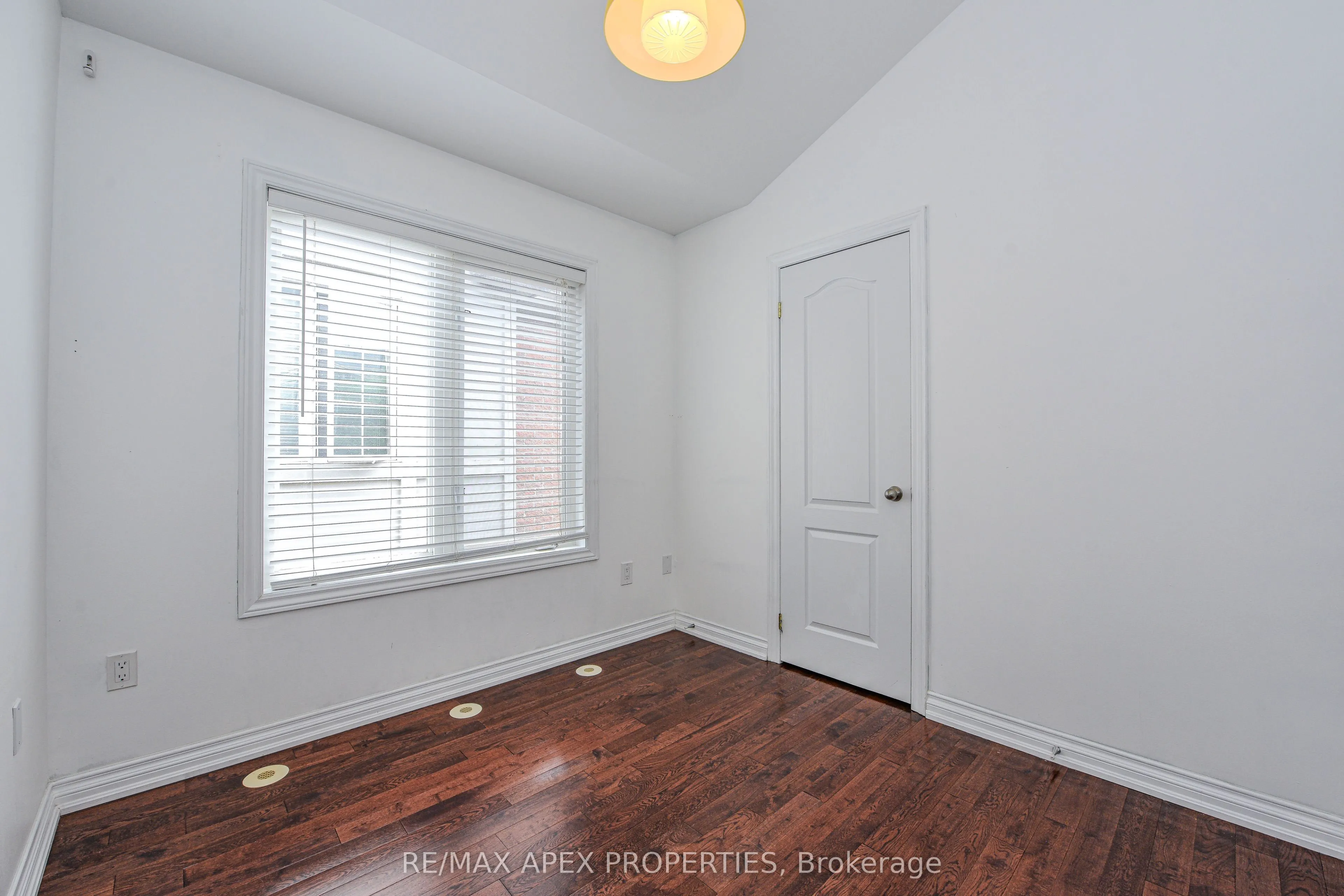 99 Piggott Mews